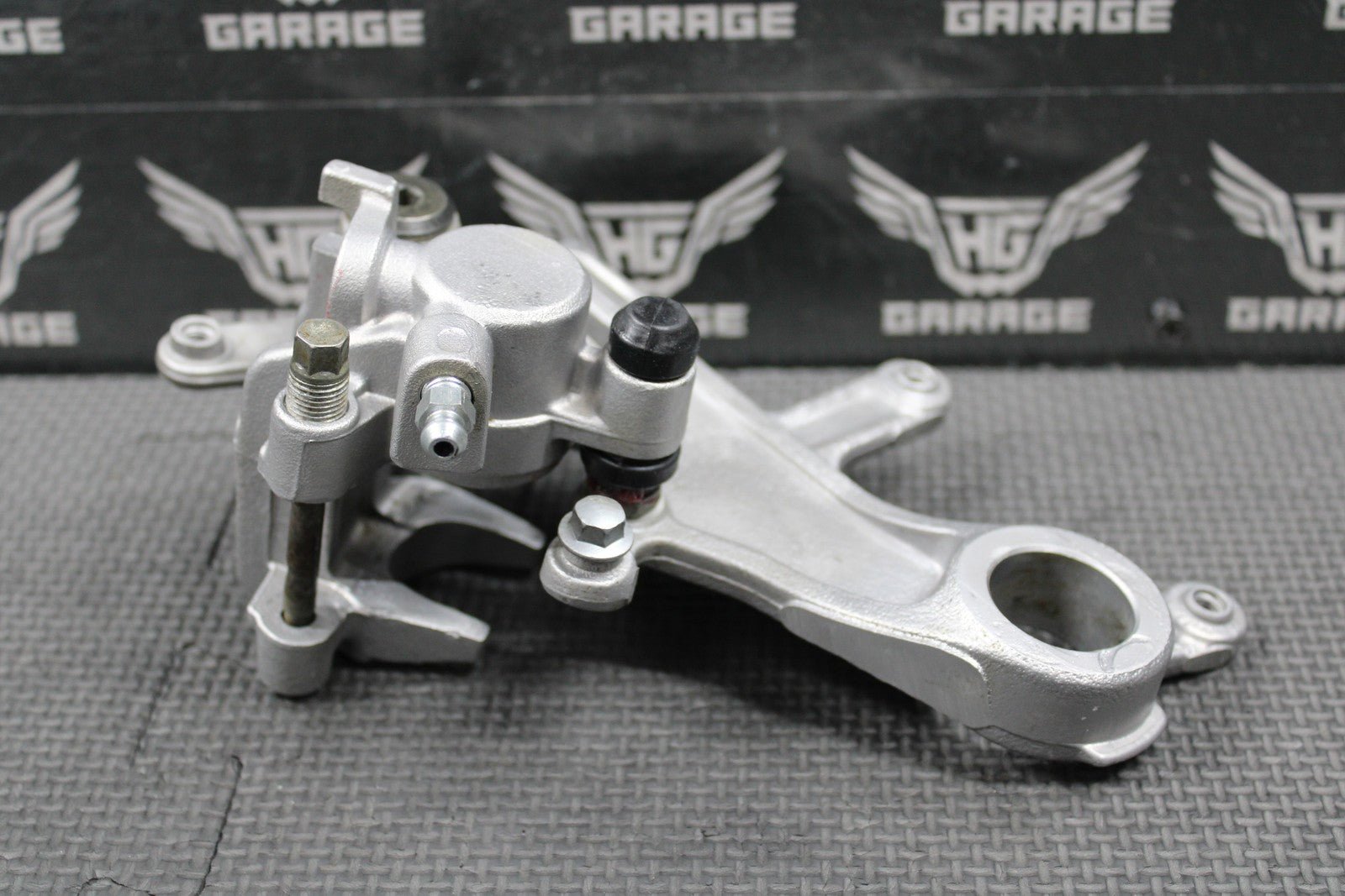 2008 HONDA 05 - 17 CRF250R 05 - 07 CR250R OEM REAR BACK BRAKE CALIPER 43150 - KRN - 711 - hggarage