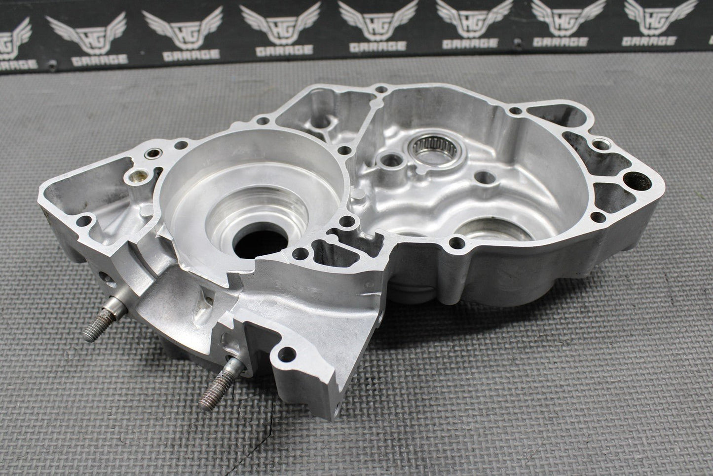 2005 SUZUKI 02 - 21 RM85 OEM ENGINE LEFT SIDE CRANKCASE CRANK CASE 11300 - 03822 - hggarage