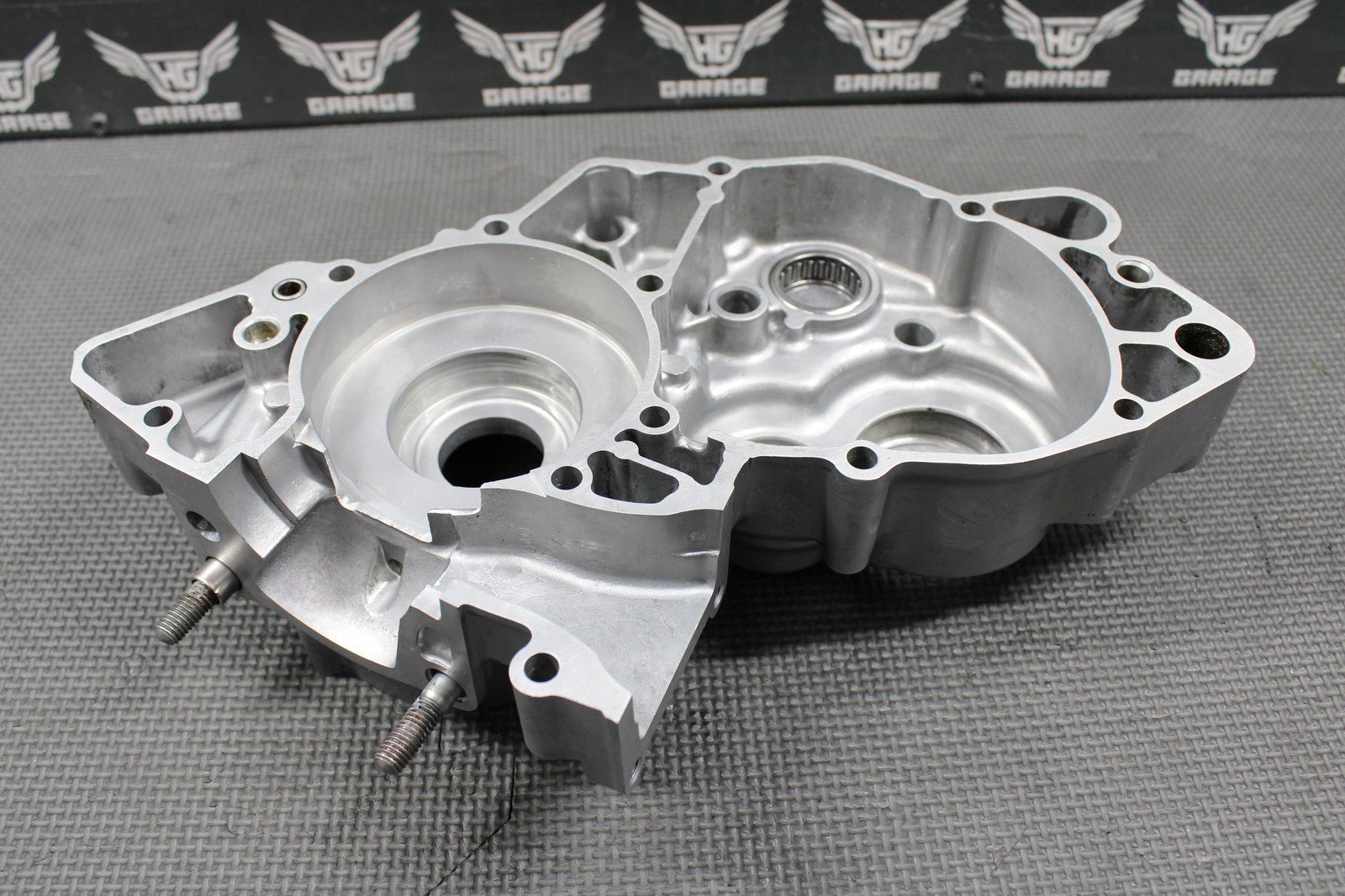 2005 SUZUKI 02 - 21 RM85 OEM ENGINE LEFT SIDE CRANKCASE CRANK CASE 11300 - 03822 - hggarage