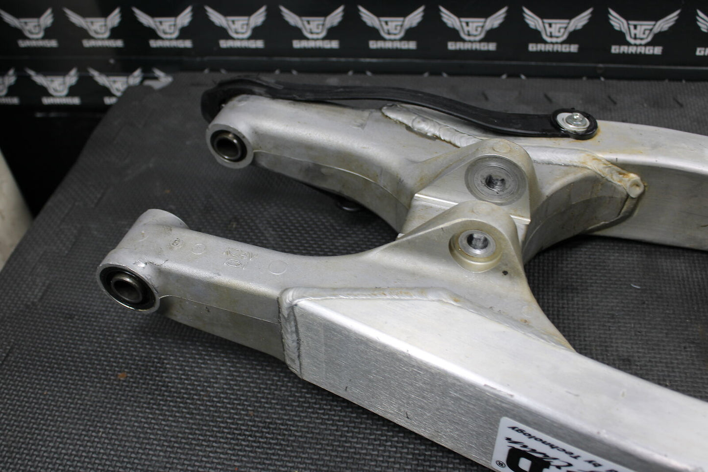 2002 2003 HONDA CRF450R OEM SWINGARM SWING ARM SUSPENSION 52200-MEB-000