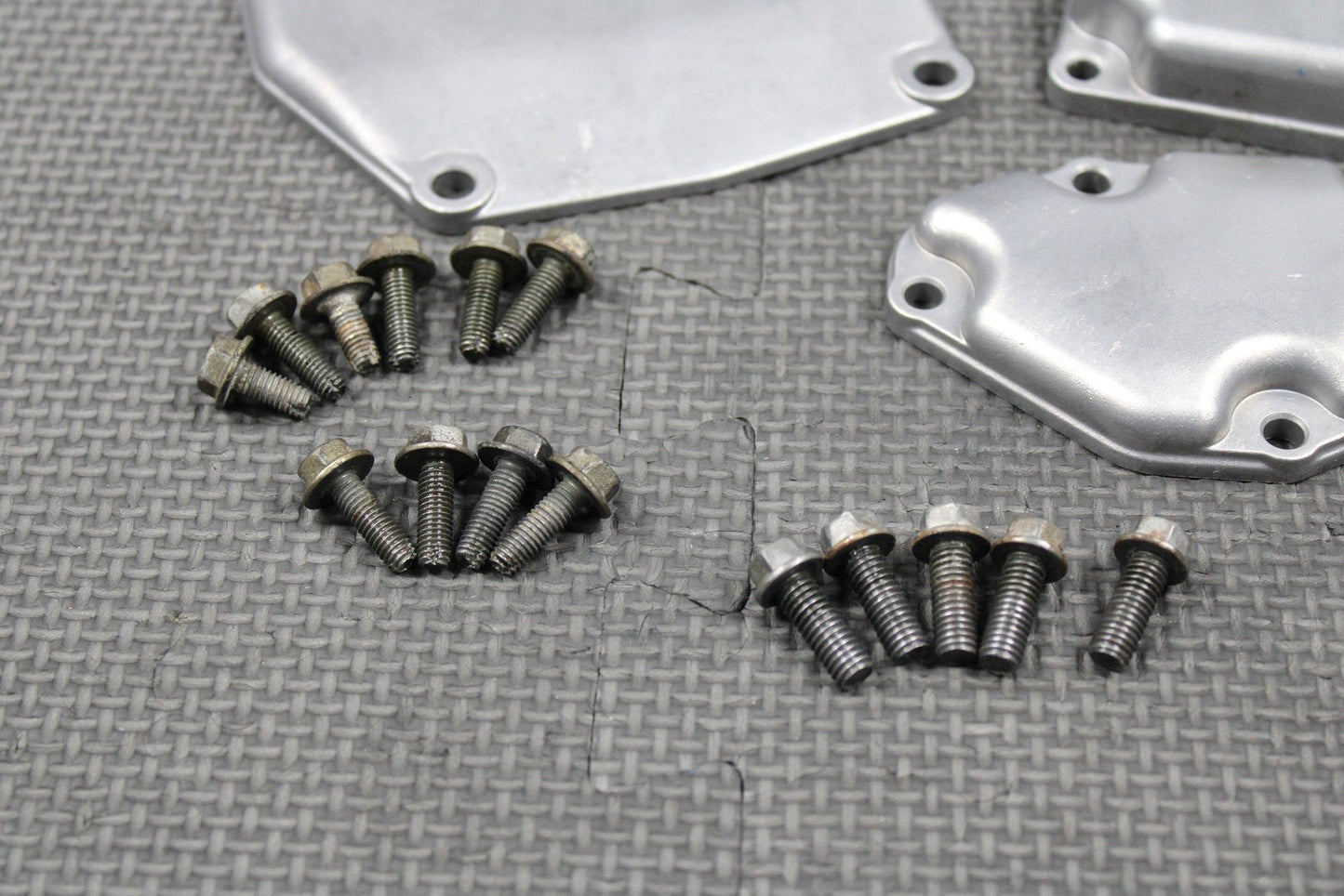 1999 SUZUKI 98 - 99 RM250 OEM POWER VALVE CYLINDER SIDE COVER COVERS & BOLTS - hggarage
