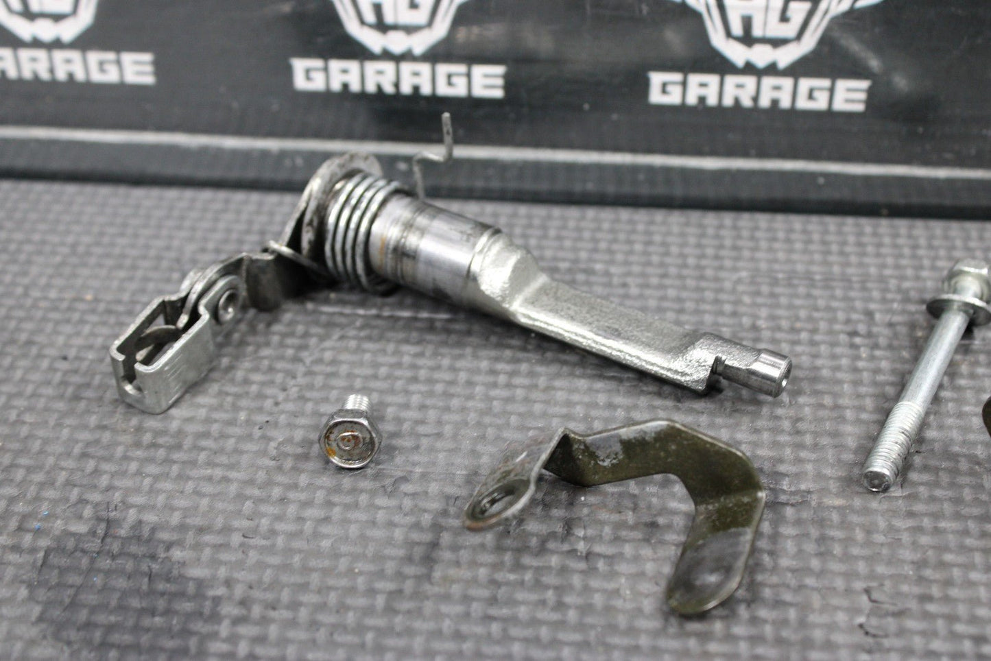 1991 YAMAHA BANSHEE 350 OEM CLUTCH PUSH LEVER ACTUATORCABLE HOLDER - hggarage