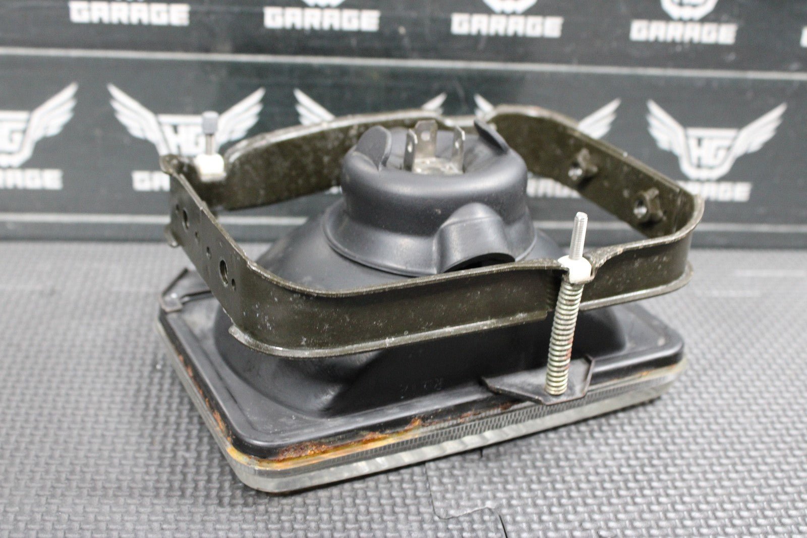 2005 SUZUKI DR200SE OEM HEADLIGHT HOUSING HEADLAMP BULB 35100 - 14A33 - 999 - hggarage