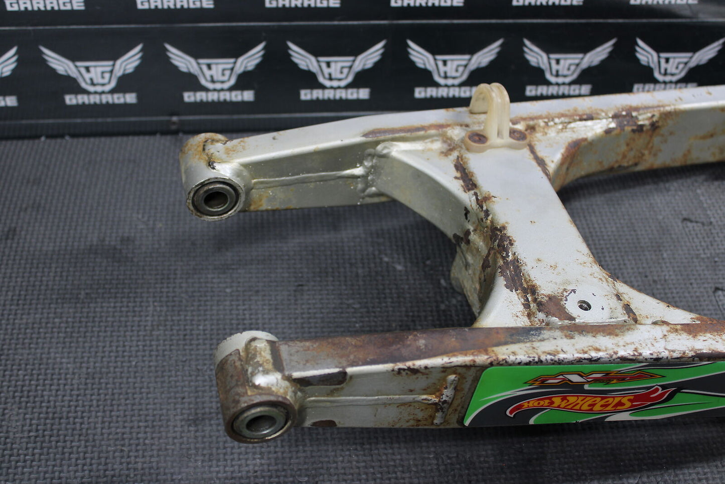 2000 KAWASAKI KX65 OEM SWINGARM SWING ARM SUSPENSION 33001-1598-TX