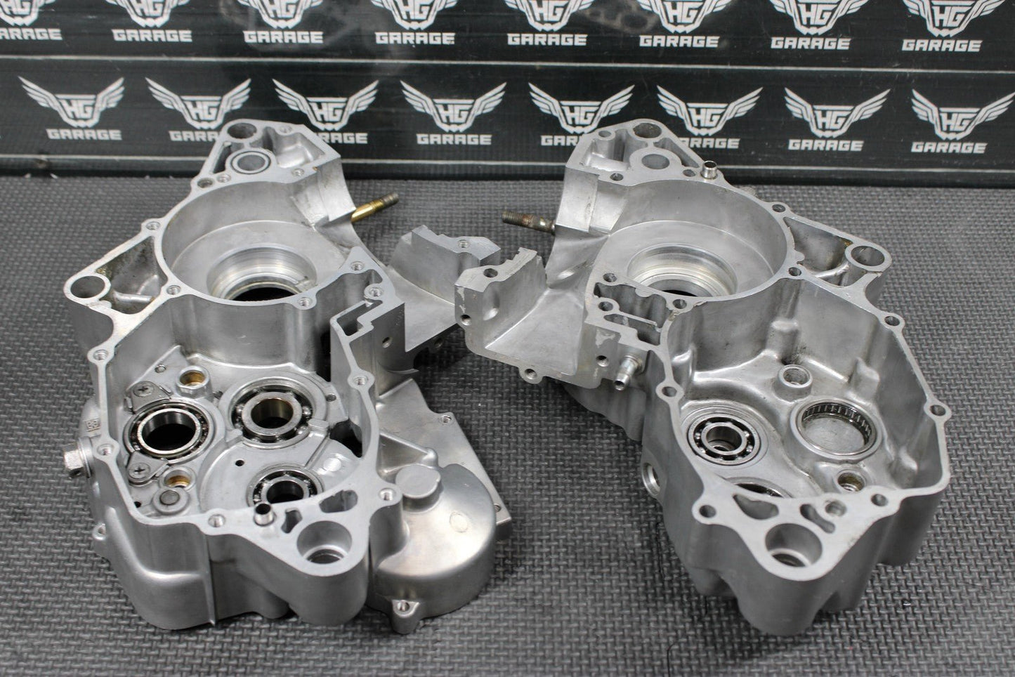 1996 KAWASAKI KX125 OEM LEFT RIGHT ENGINE MOTOR CRANKCASE CRANK CASES BLOCK - hggarage