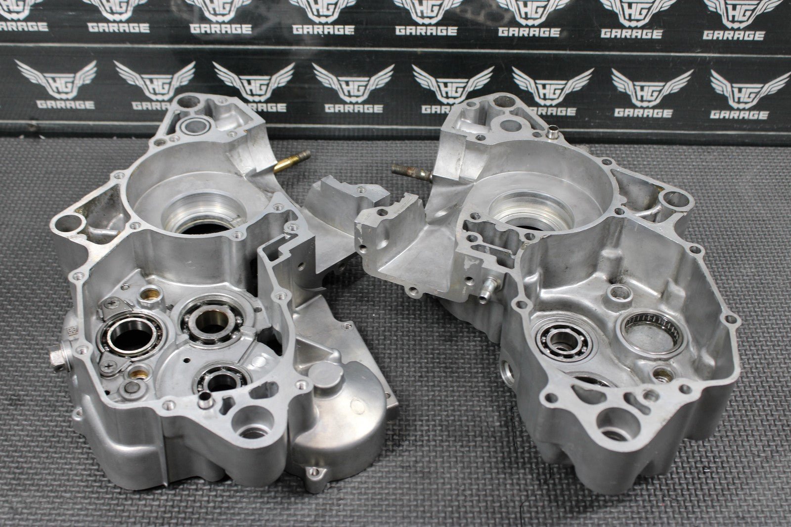 1996 KAWASAKI KX125 OEM LEFT RIGHT ENGINE MOTOR CRANKCASE CRANK CASES BLOCK - hggarage
