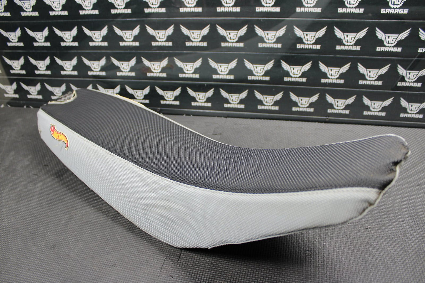 2006 Suzuki 05 - 07 RMZ450 RMZ450Z OEM Seat Saddle Cover Foam Pan 45100 - 35G10 - Cep - hggarage
