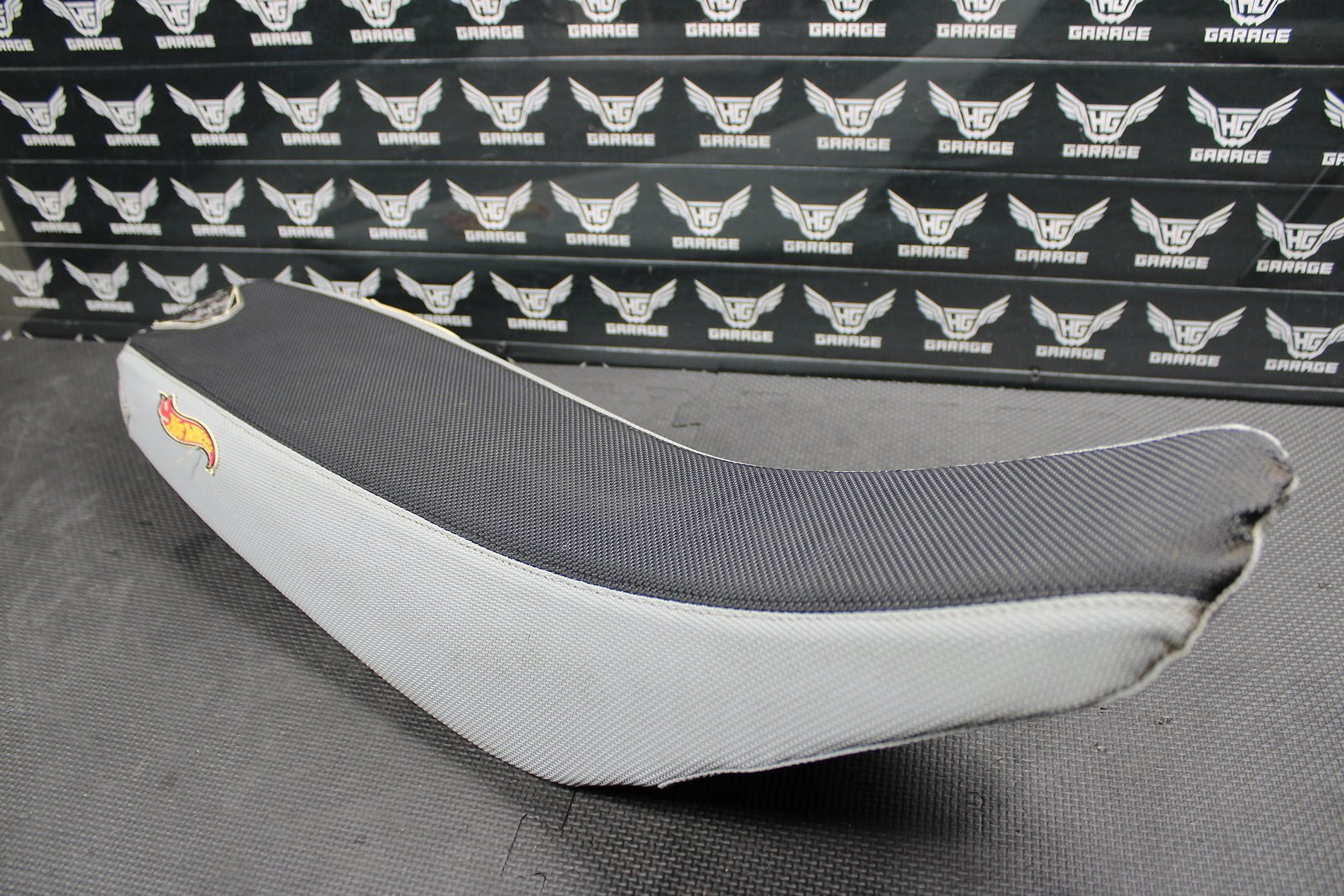 2006 Suzuki 05 - 07 RMZ450 RMZ450Z OEM Seat Saddle Cover Foam Pan 45100 - 35G10 - Cep - hggarage
