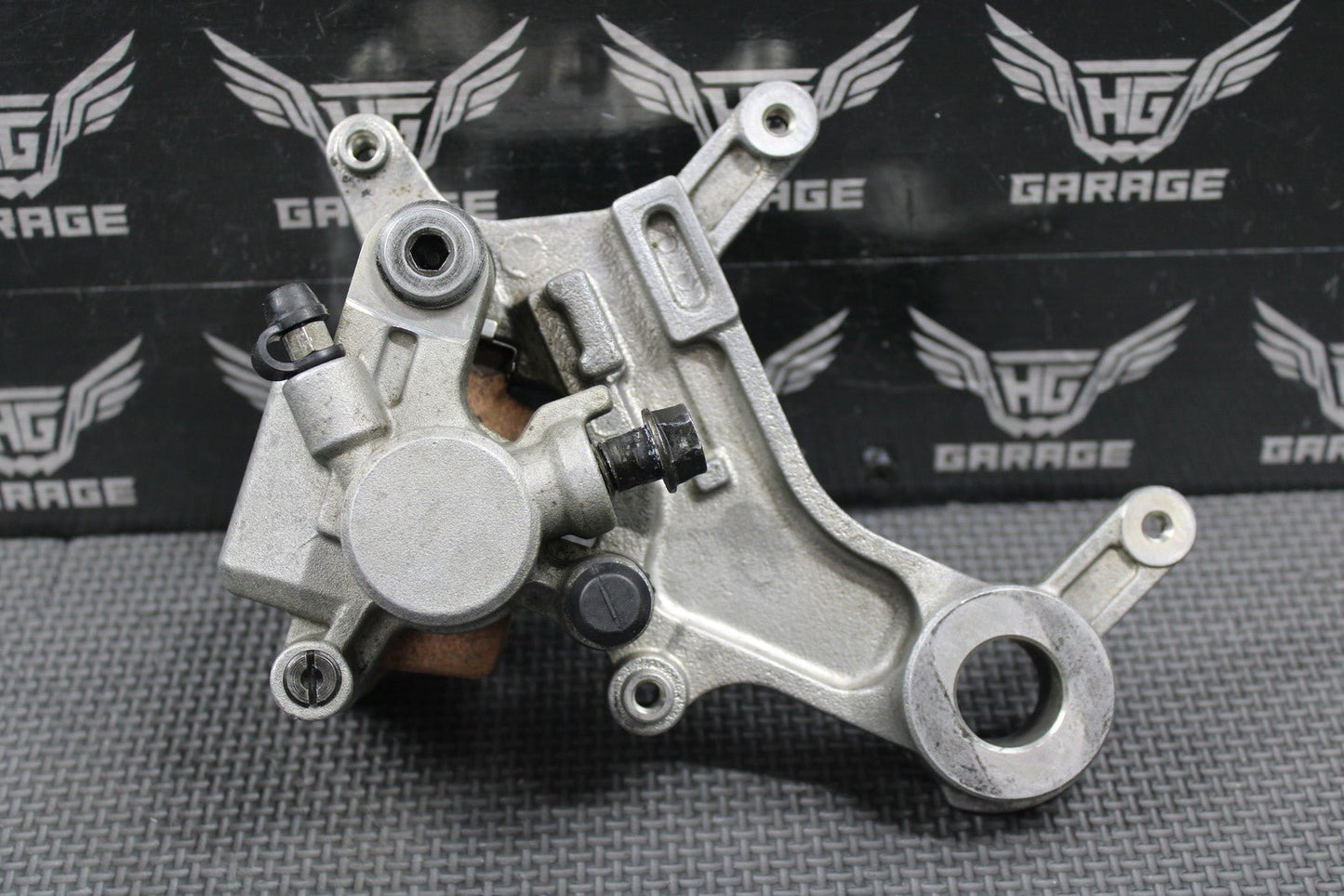 1997 HONDA 97 - 99 CR250R OEM NISSIN REAR BACK BRAKE CALIPER 43150 - KZ3 - B01 NICE! - hggarage