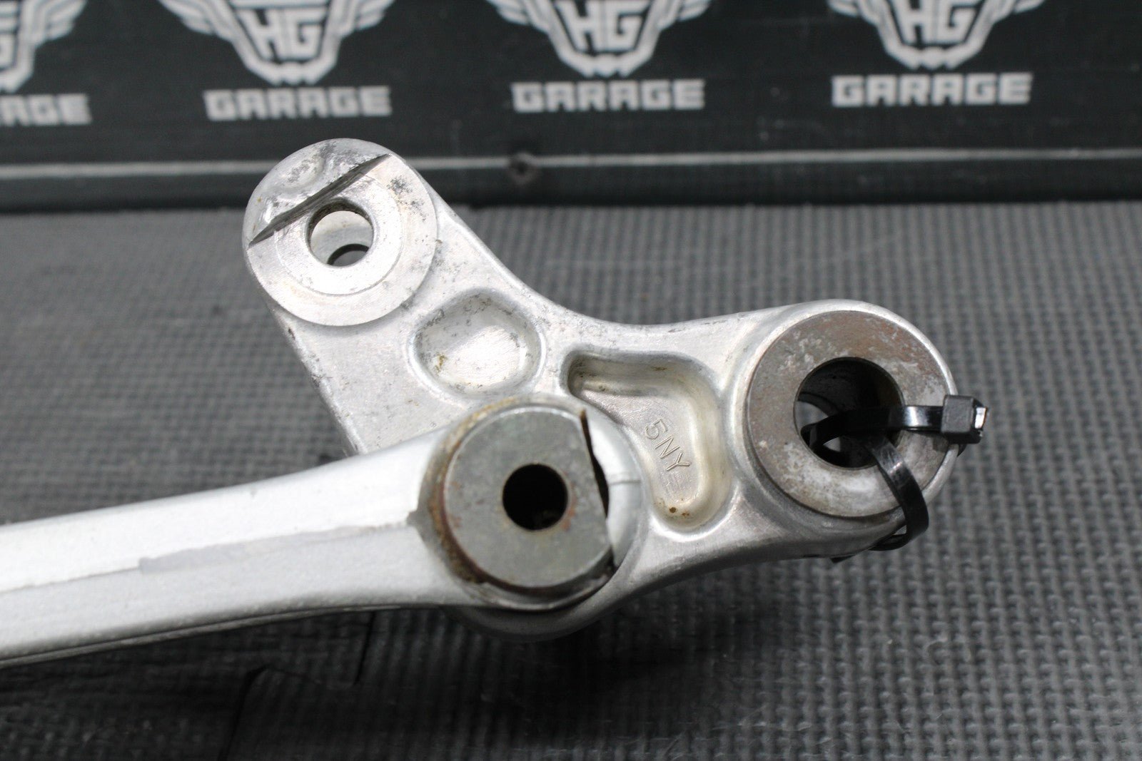 2002 YAMAHA YZ250 OEM REAR SHOCK LINKAGE LINKS RLEAY ARM ASSEMBLY - hggarage