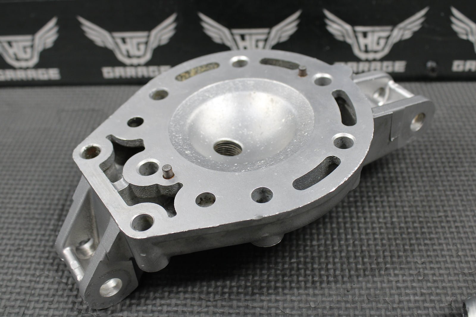 1999 95 - 06 KAWASAKI KDX200 OEM ENGINE MOTOR CYLINDER HEAD COVER DOME 11001 - 1409 - hggarage