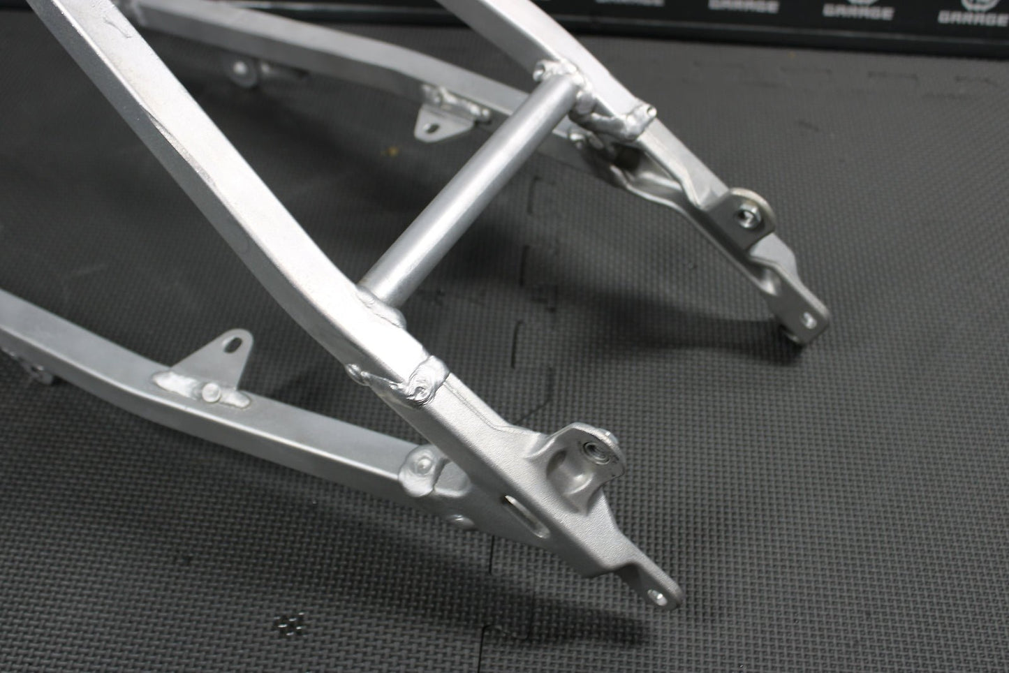 2009 YAMAHA YZ450F OEM REAR BACK SUB FRAME SUBFRAME - hggarage