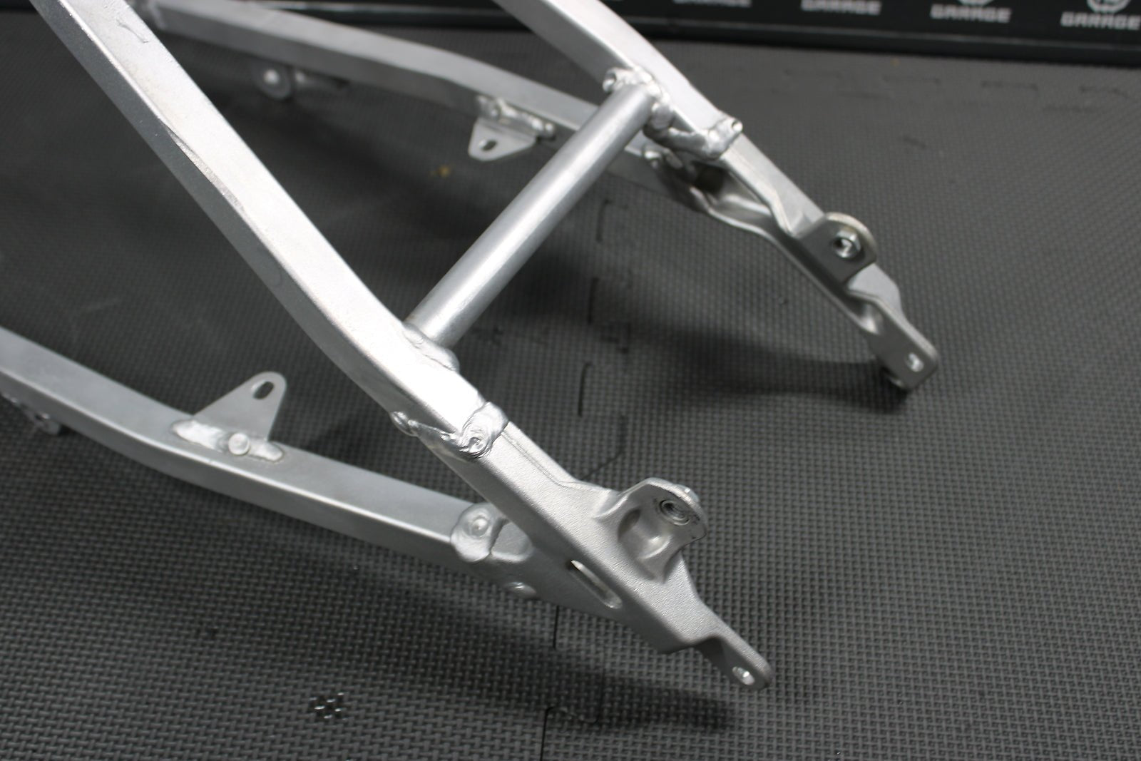 2009 YAMAHA YZ450F OEM REAR BACK SUB FRAME SUBFRAME - hggarage