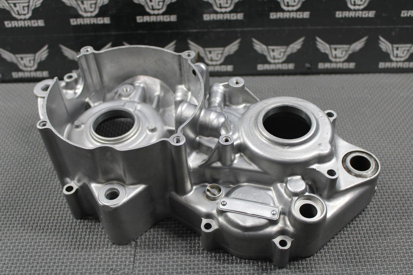 2000 2001 HONDA CR250R OEM LEFT ENGINE CRANKCASE CRANK CASE 11200 - KZ3 - P00 NICE!! - hggarage
