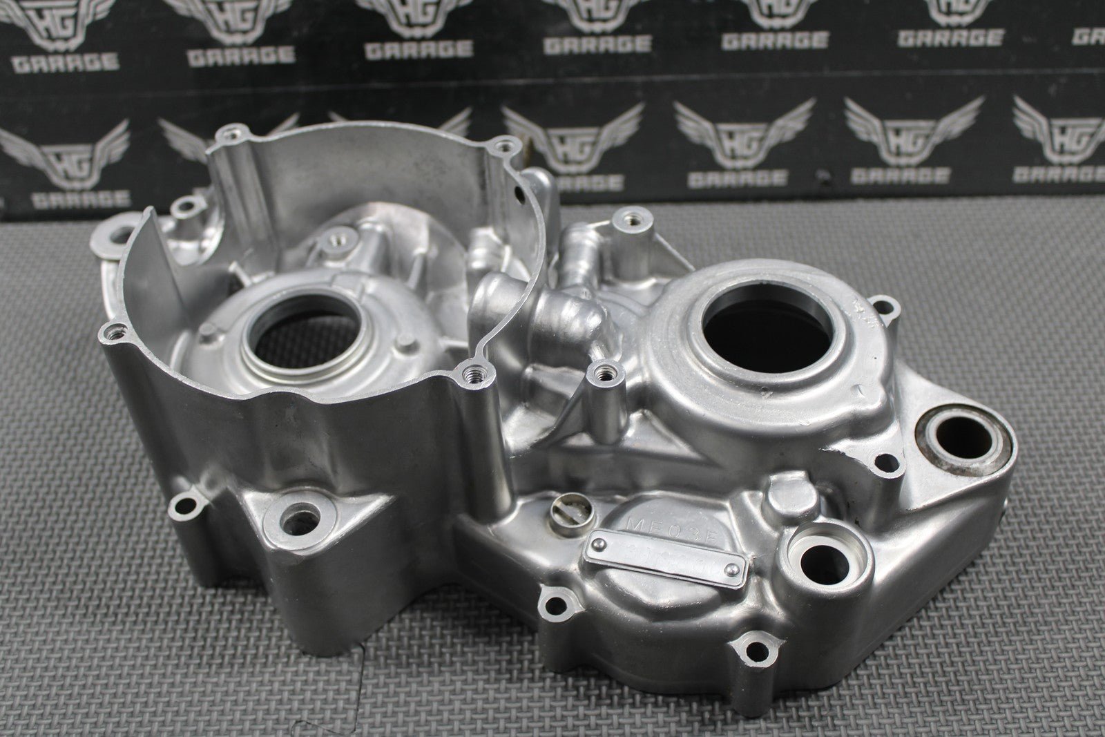 2000 2001 HONDA CR250R OEM LEFT ENGINE CRANKCASE CRANK CASE 11200 - KZ3 - P00 NICE!! - hggarage
