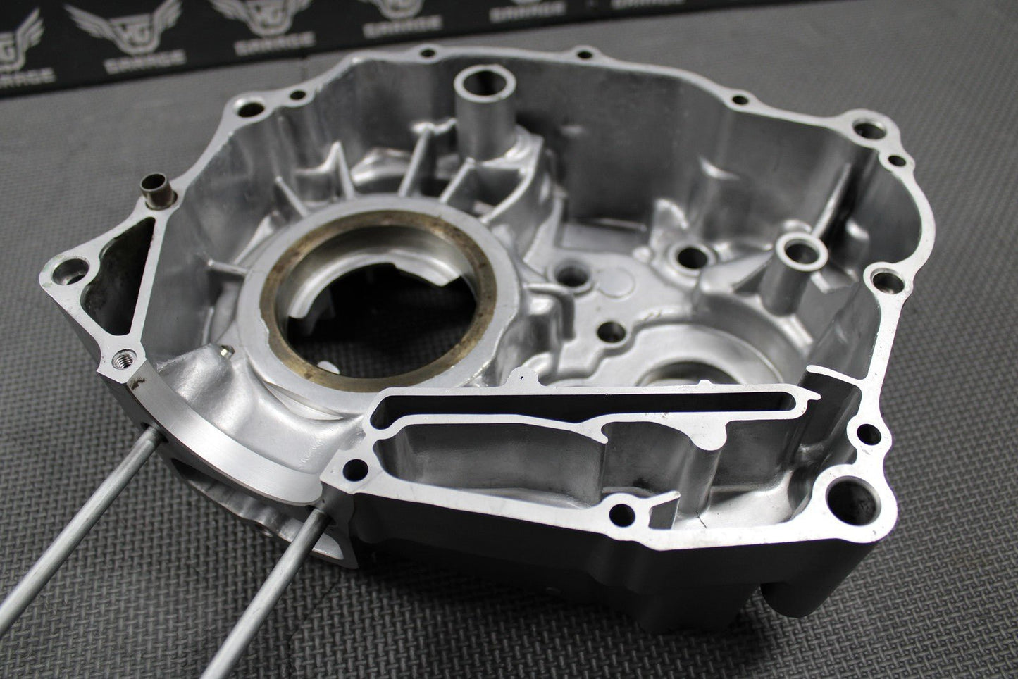 1999 HONDA XR200R 88 - 02 OEM LEFT ENGINE MOTOR CRANKCASE CRANK CASE 11200 - KT0 - 680 - hggarage