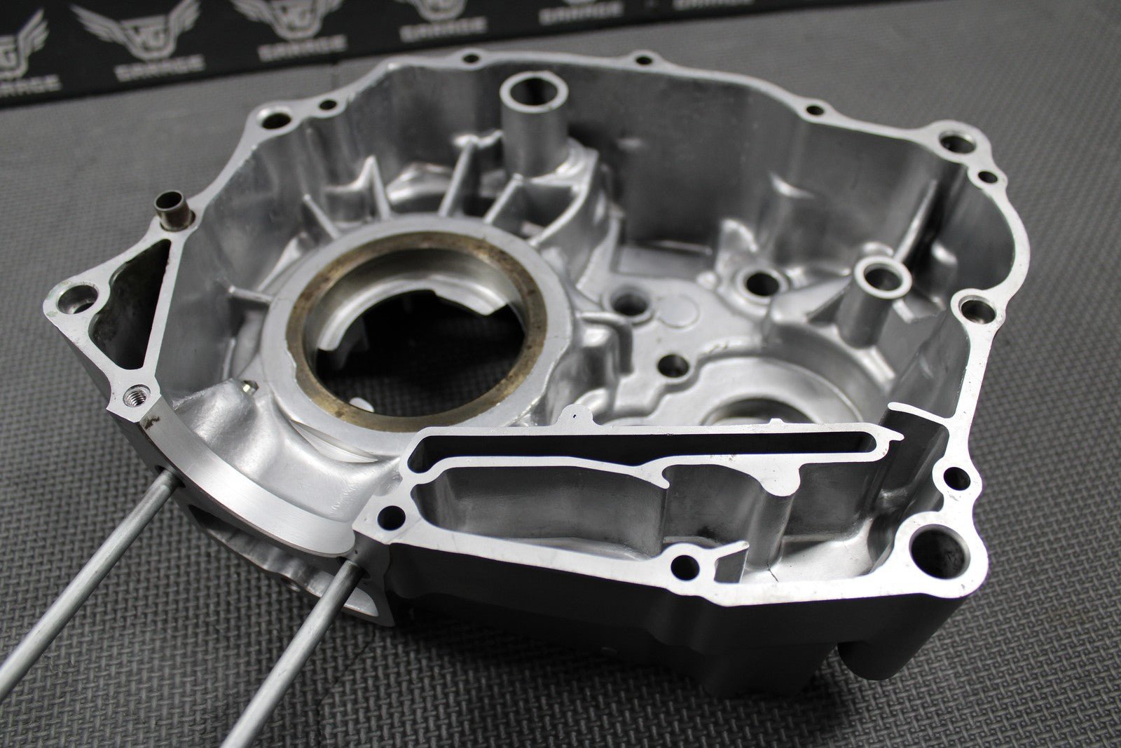 1999 HONDA XR200R 88 - 02 OEM LEFT ENGINE MOTOR CRANKCASE CRANK CASE 11200 - KT0 - 680 - hggarage