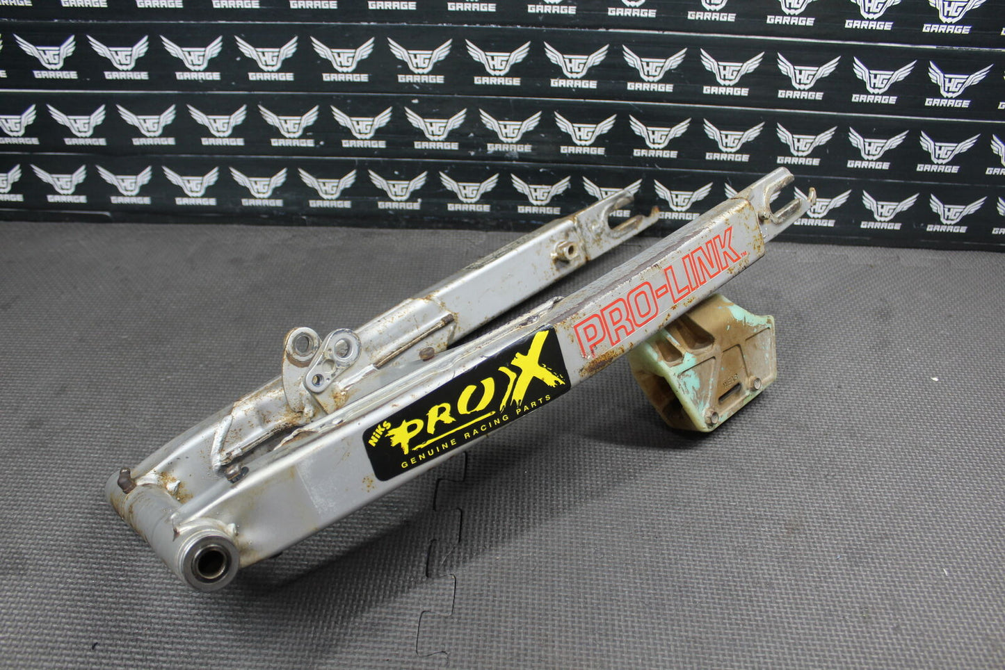 1990 HONDA XR200R OEM SWINGARM SWING ARM SUSPENSION 52100-KT0-830