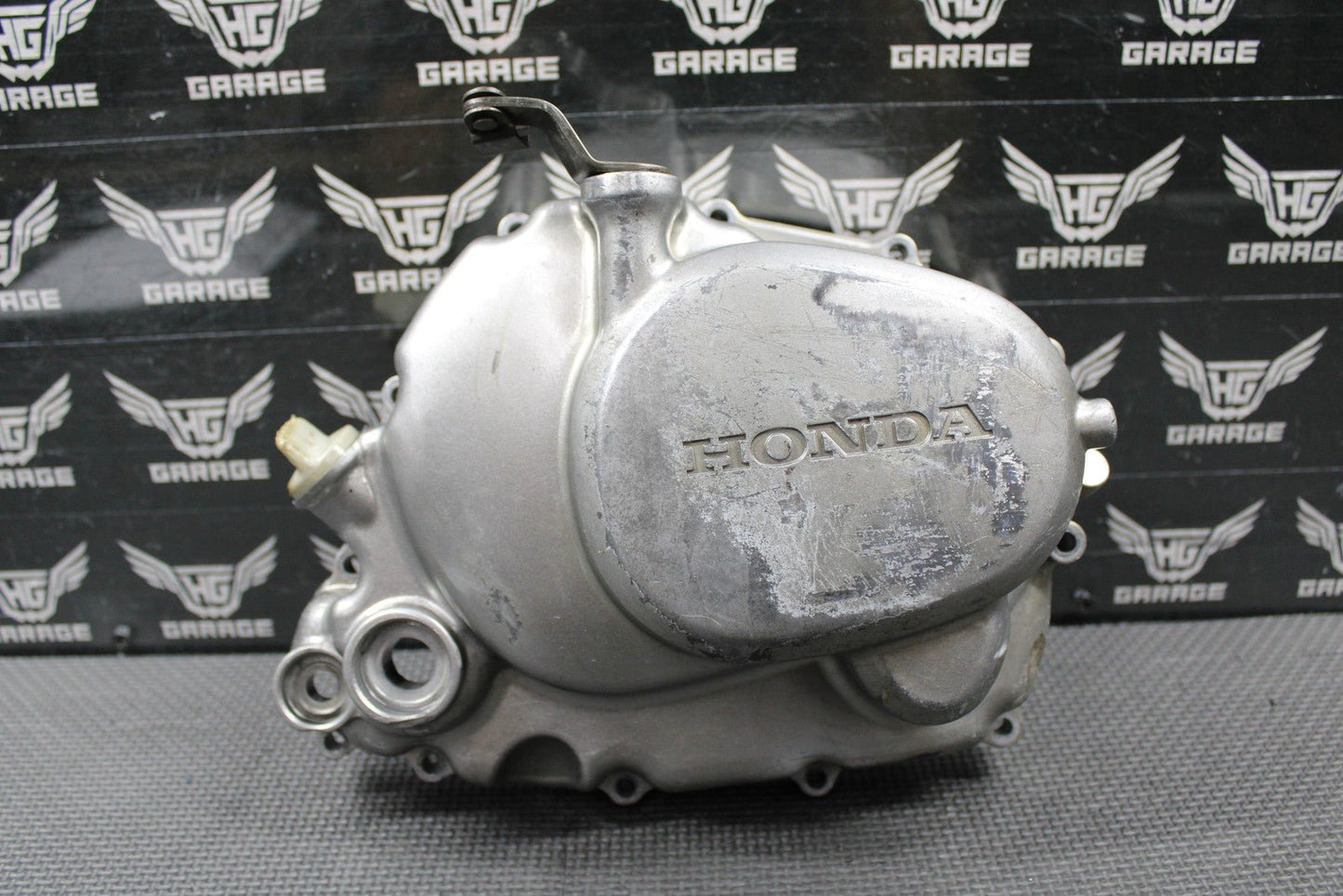 1999 HONDA XR200R 90 - 02 OEM ENGINE RIGHT CRANKCASE CLUTCH COVER 11330 - KT0 - 830 - hggarage