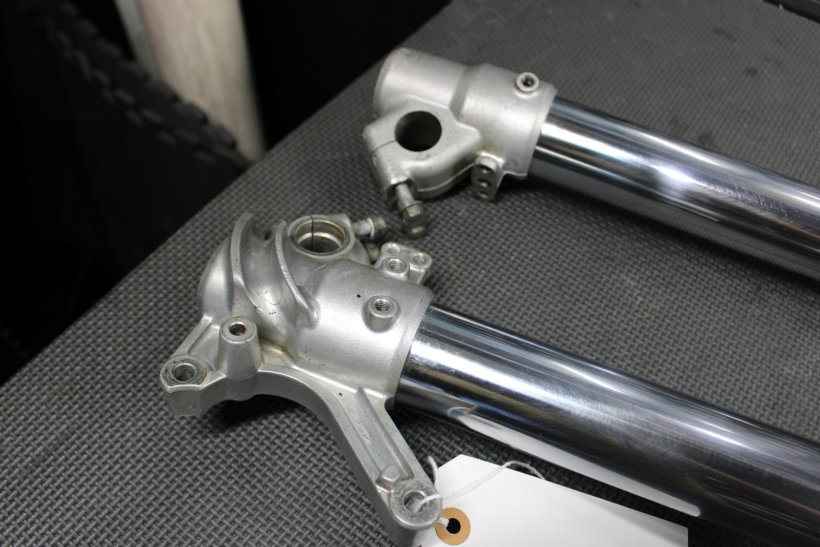 2000 Yamaha YZ250 OEM KYB Right Left Front Suspension Forks Shocks 5HC - 23102 - 00 - hggarage