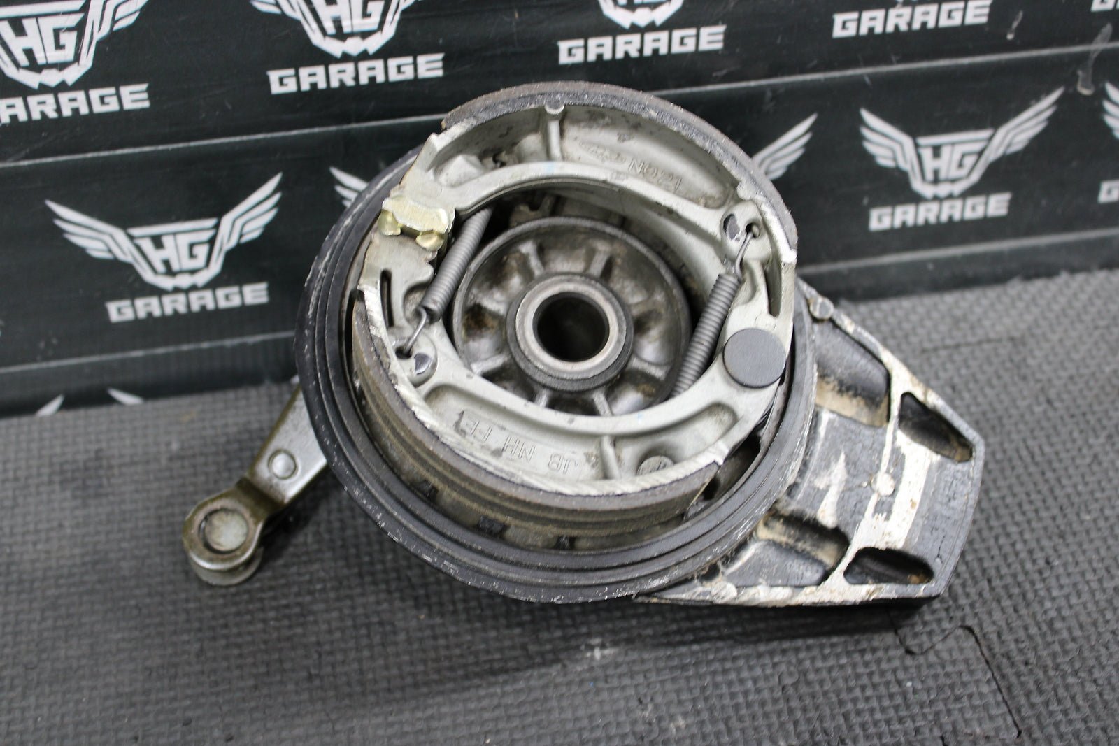 2000 HONDA XR200R 84 - 88 / 1990 1991 / 93 - 02 OEM REAR BACK BRAKE DRUM ASSEMBLY - hggarage