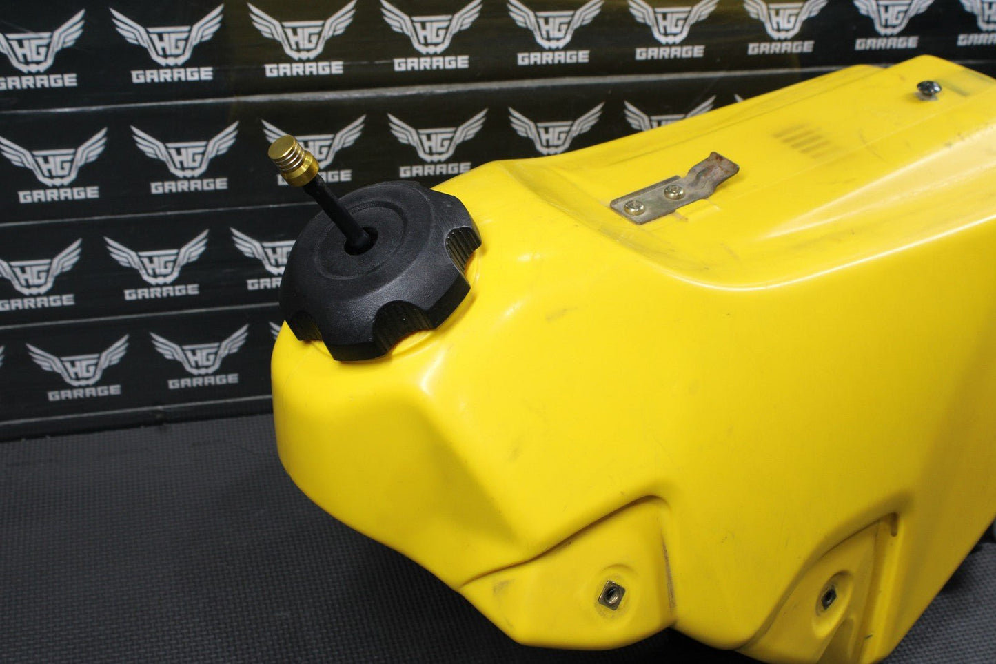 2000 SUZUKI DRZ400 00 - 04 OEM GAS FUEL TANK CELL PETROL RESERVOIR PLASTIC YELLOW - hggarage