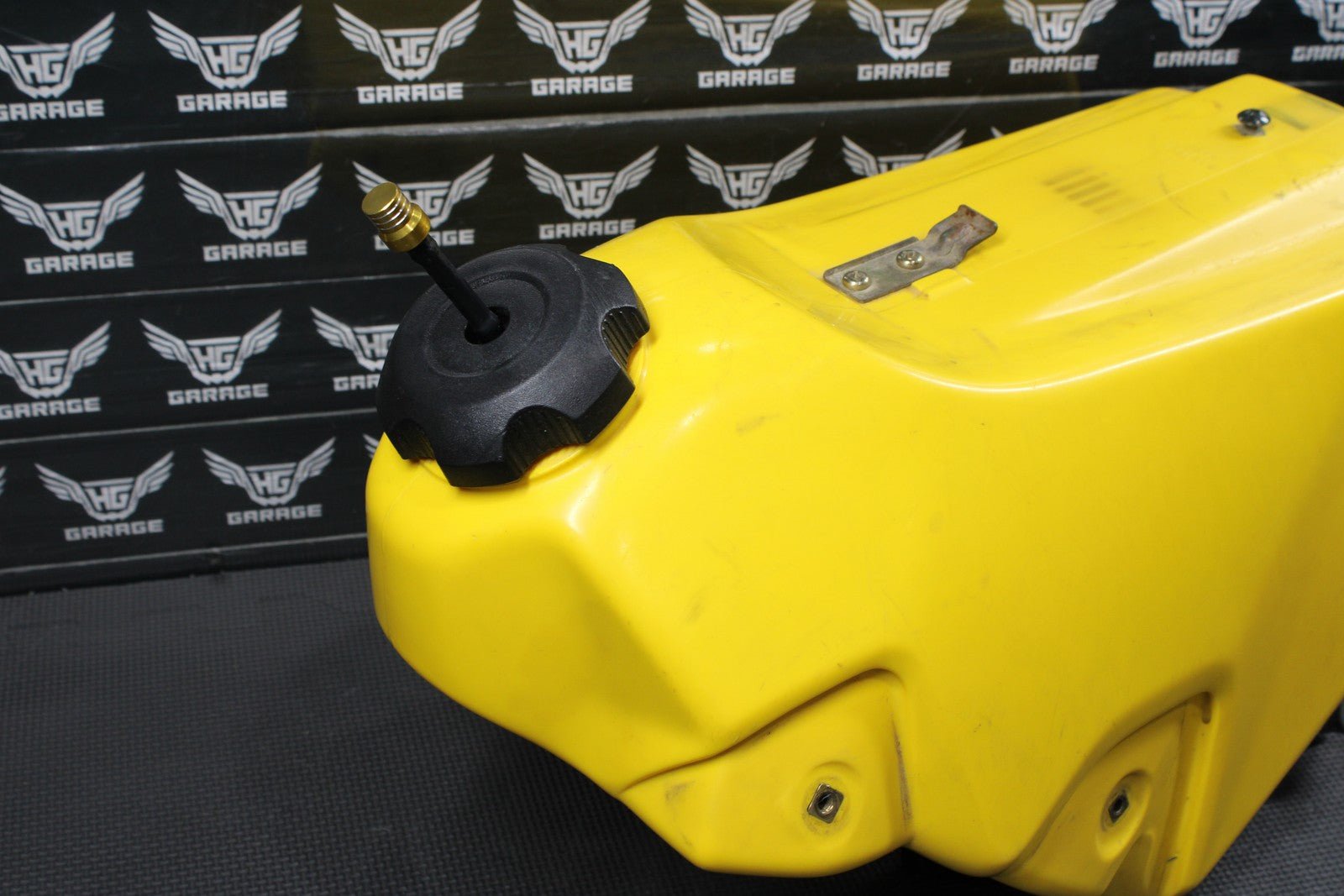 2000 SUZUKI DRZ400 00 - 04 OEM GAS FUEL TANK CELL PETROL RESERVOIR PLASTIC YELLOW - hggarage