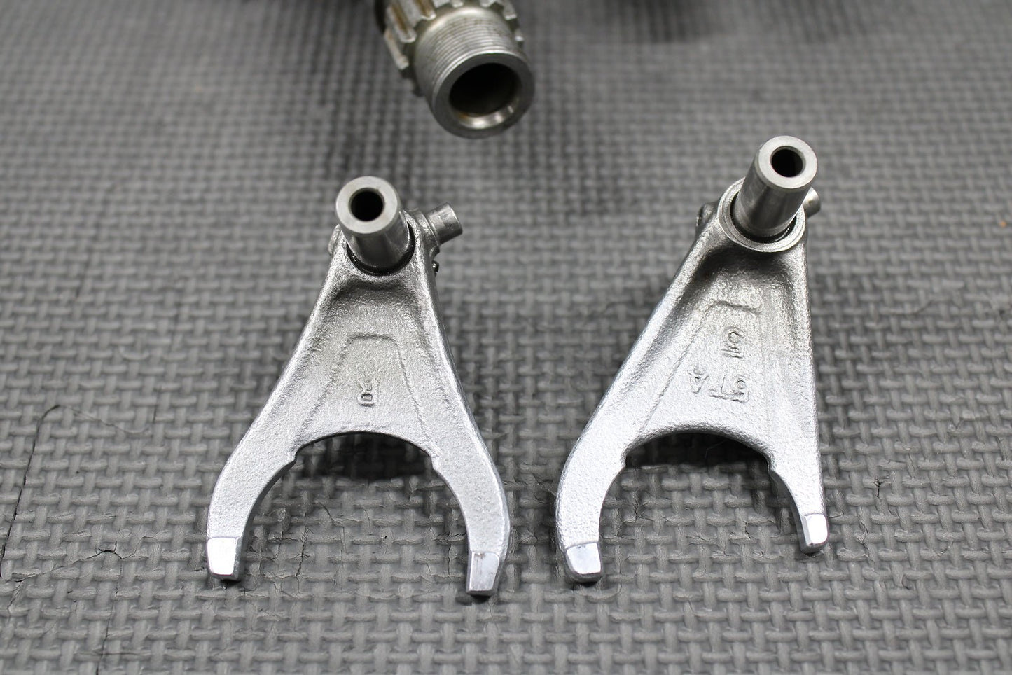 2005 03 - 05 YAMAHA YZ450F OEM ENGINE TRANSMISSION TRANNY GEARBOX SHIFT FORKS NICE - hggarage