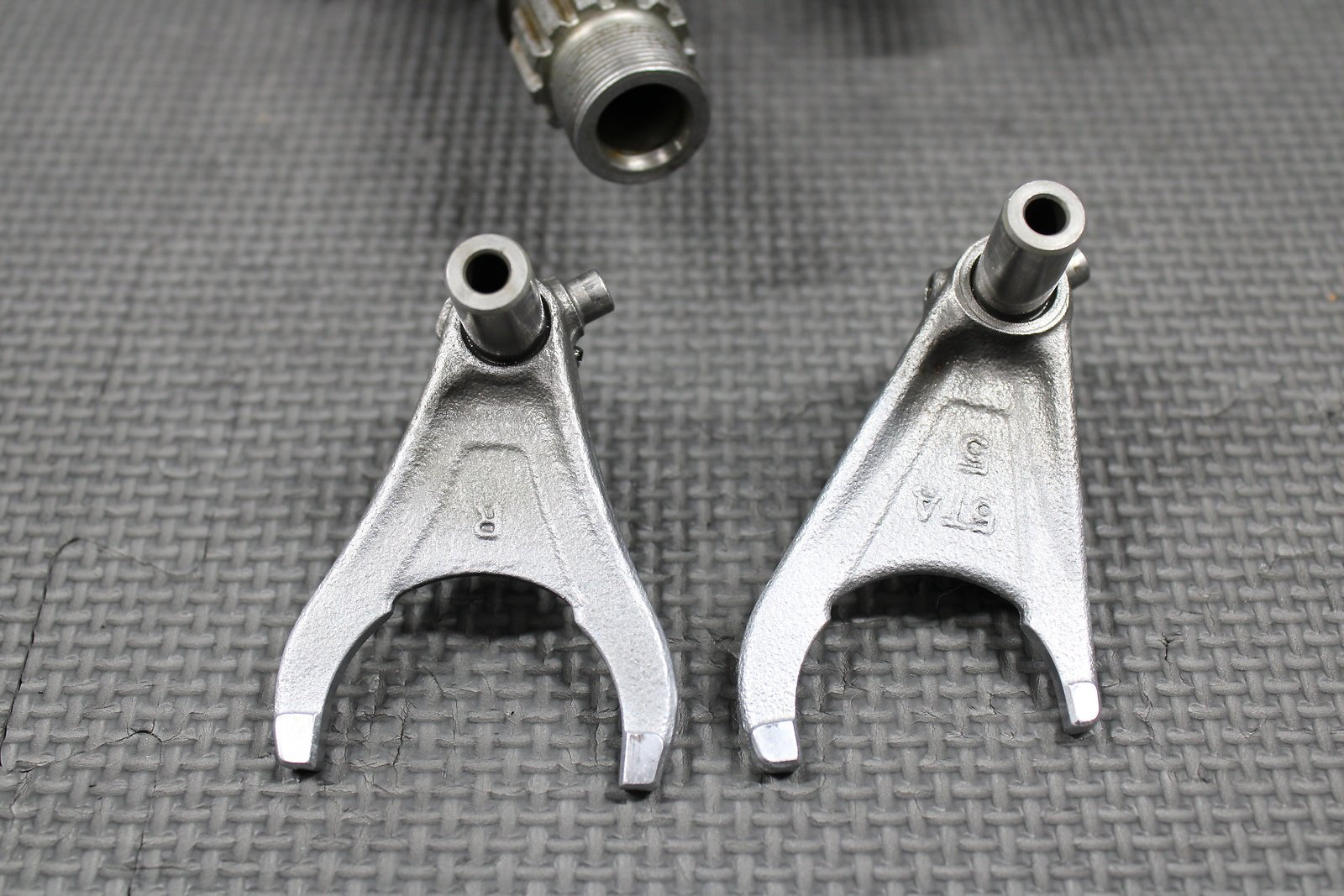 2005 03 - 05 YAMAHA YZ450F OEM ENGINE TRANSMISSION TRANNY GEARBOX SHIFT FORKS NICE - hggarage