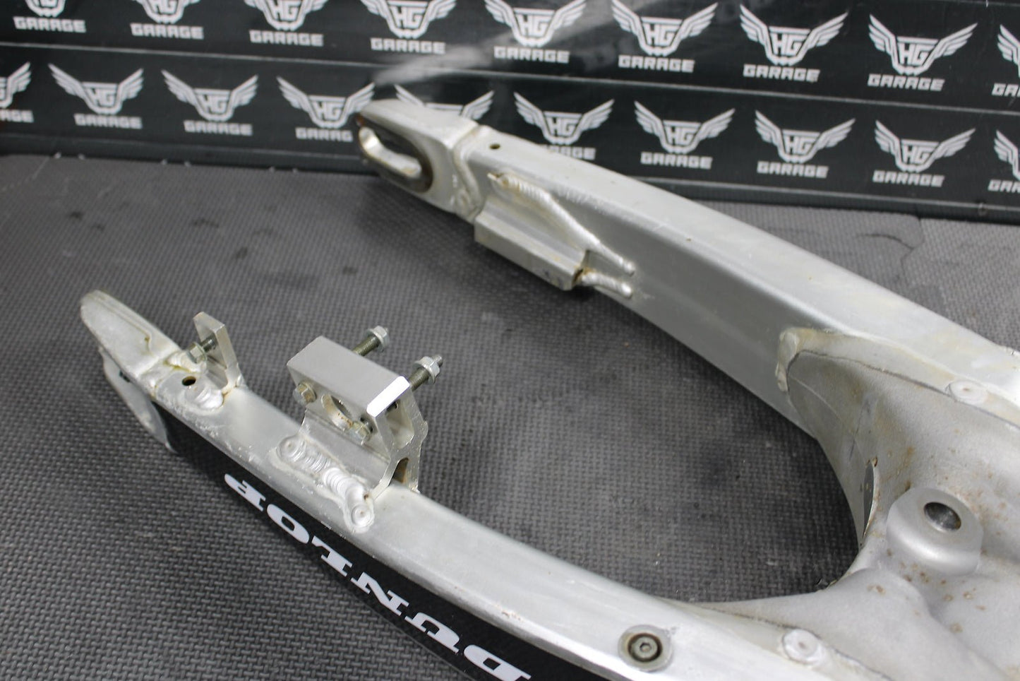 2003 Yamaha YZ125 OEM Swingarm Swing Arm Suspension 5UN - 22110 - 00 - 00 - hggarage