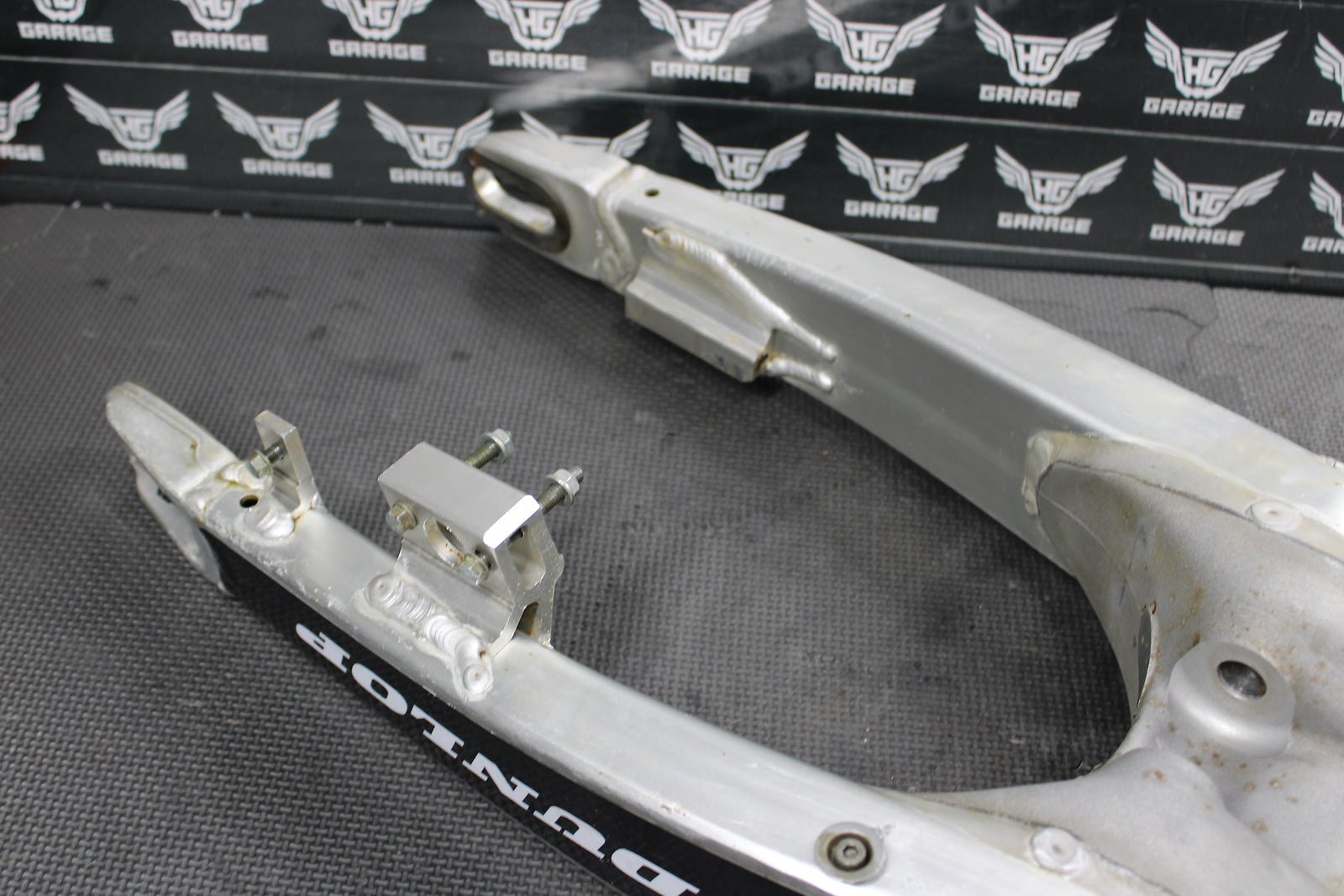 2003 Yamaha YZ125 OEM Swingarm Swing Arm Suspension 5UN - 22110 - 00 - 00 - hggarage