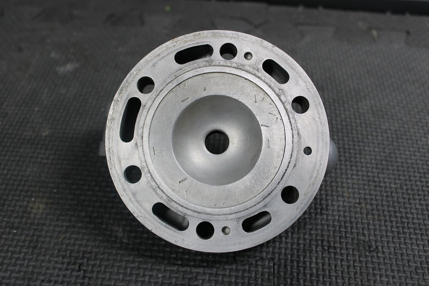 1999 YAMAHA YZ250 ENGINE MOTOR CYLINDER HEAD 5CU - 11111 - 00 - 00 - hggarage