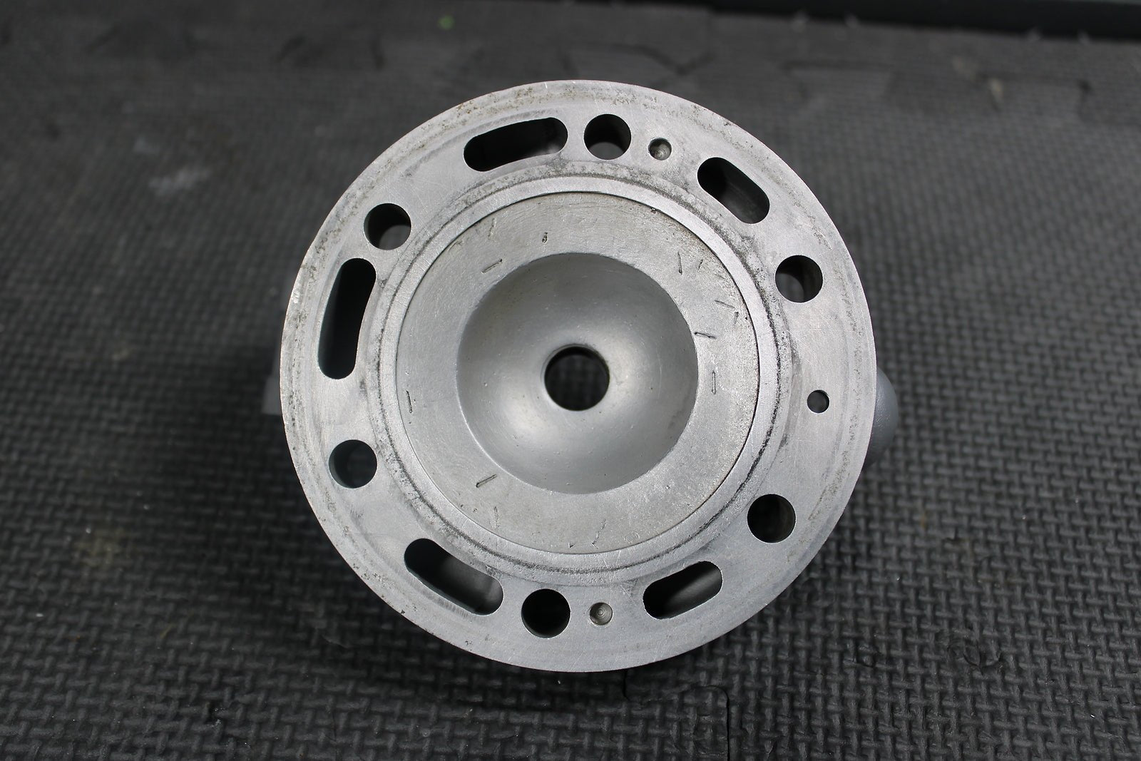 1999 YAMAHA YZ250 ENGINE MOTOR CYLINDER HEAD 5CU - 11111 - 00 - 00 - hggarage