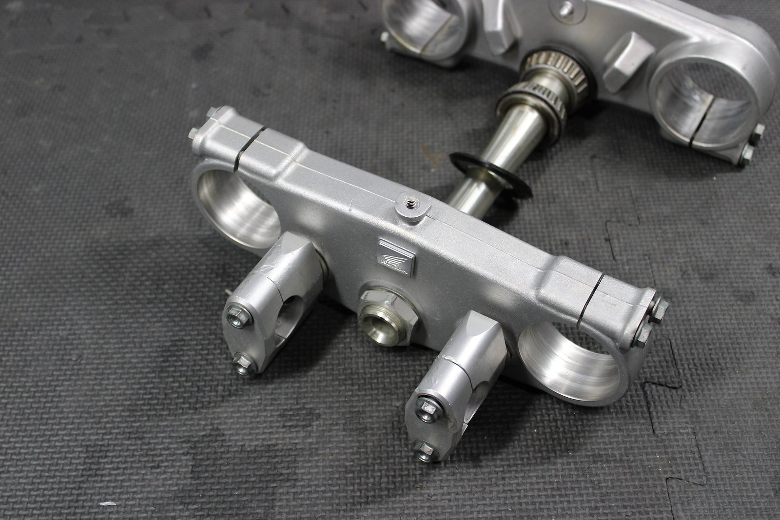 2002 HONDA CRF450R OEM FRONT FORKS LOWER UPPER TRIPLE TREE STEM - hggarage
