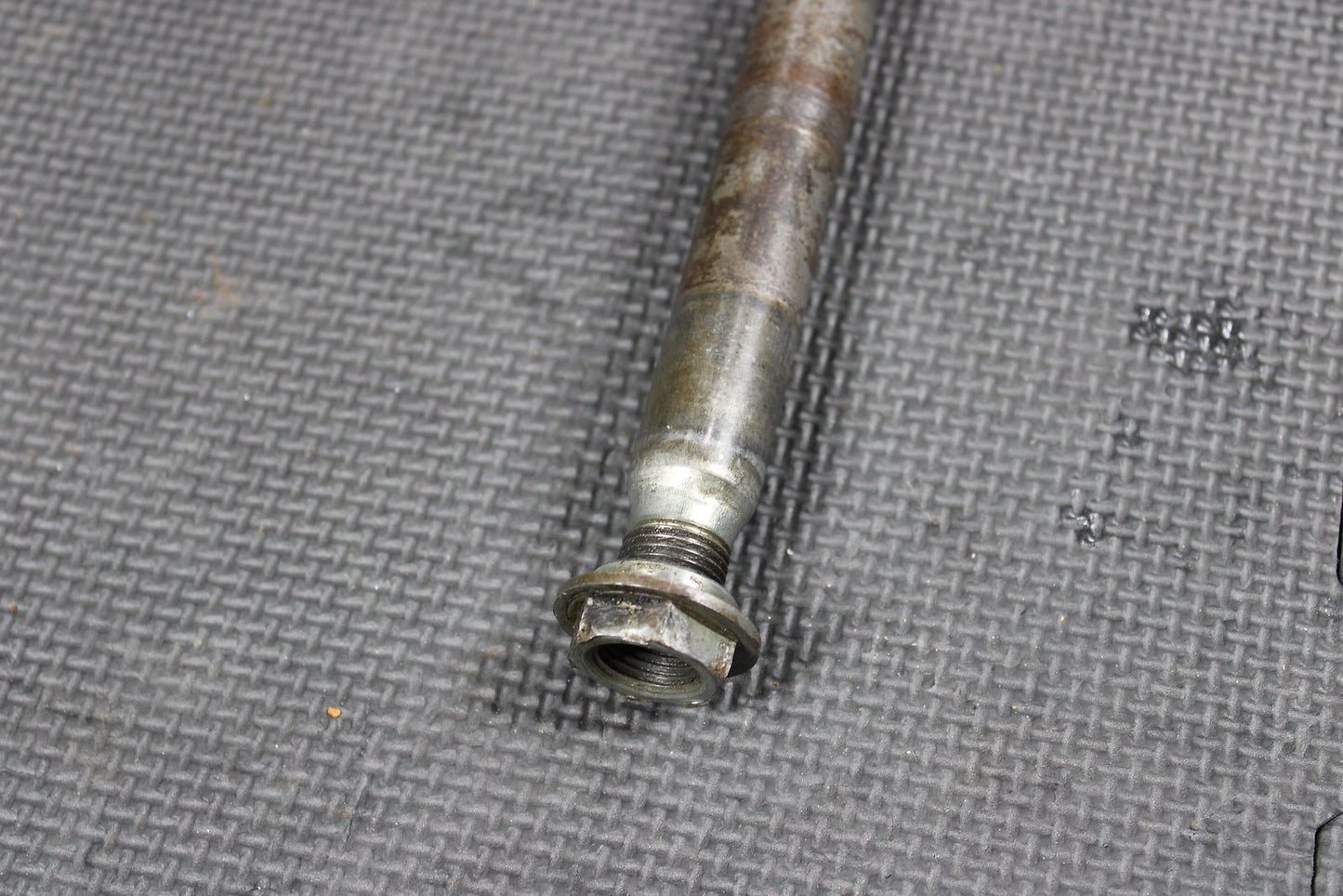 1999 YAMAHA YZ125 OEM FRONT WHEEL RIM AXLE PIVOT BOLT 5BE - 25181 - 00 - 00 - hggarage