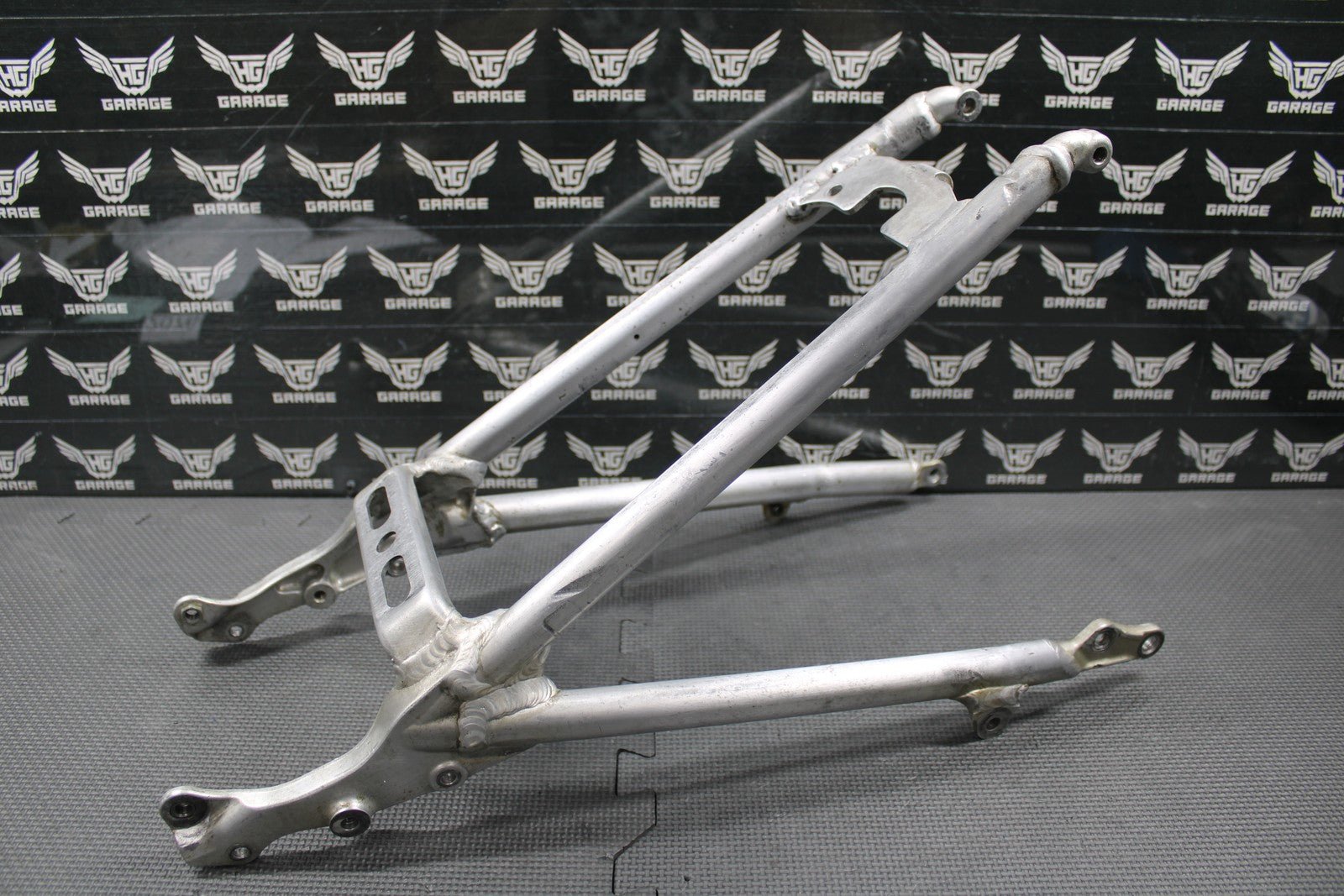 2008 06 - 09 HONDA CRF250R OEM REAR BACK FRAME SUBFRAME DUAL MUFFLER 50200 - KRN - 850 - hggarage