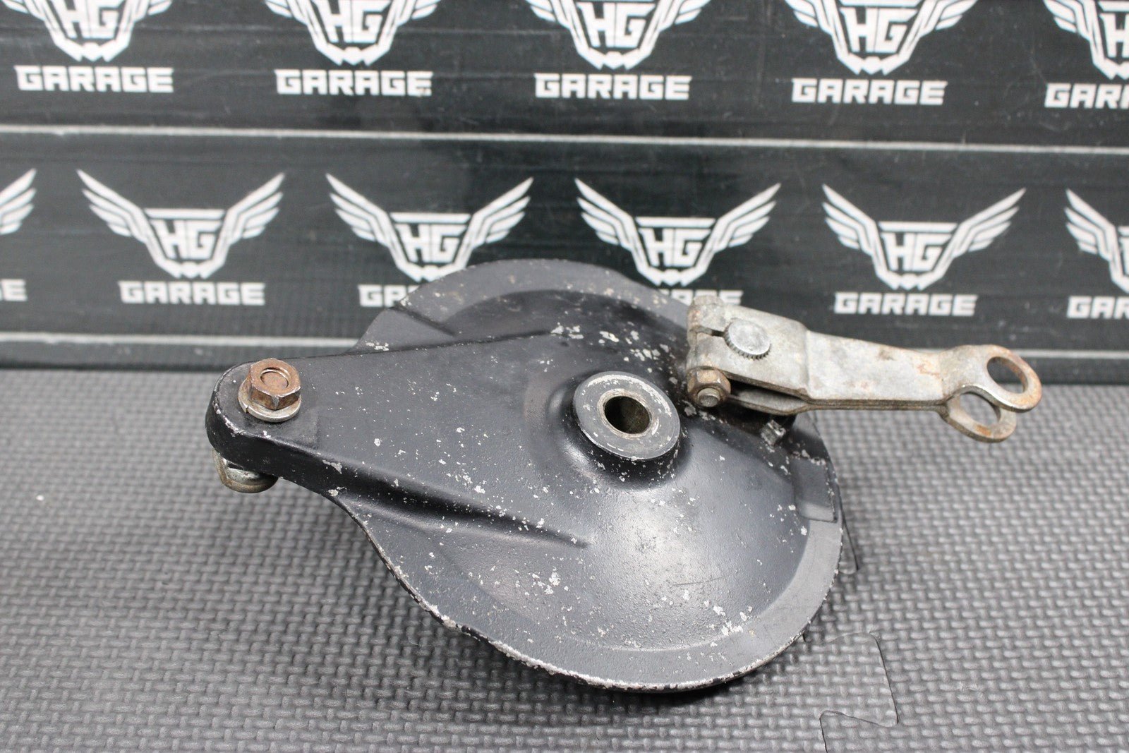 1985 YAMAHA PW80 OEM REAR BACK BRAKE DRUM ASSEMBLY 1M3 - 25321 - 02 - 98 - hggarage