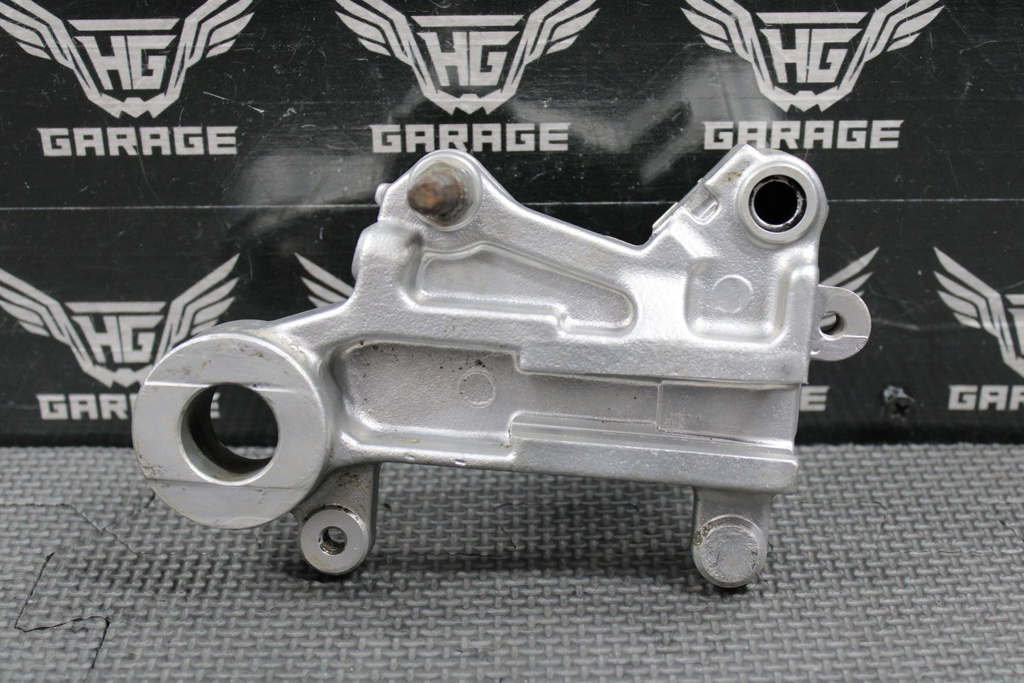 1995 SUZUKI 93 - 95 RMX250 OEM NISSIN REAR BRAKE CALIPER HANGER 69351 - 43D01 - hggarage