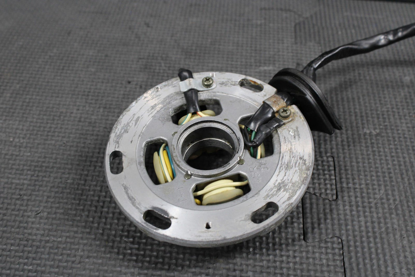 2002 99 - 05 YAMAHA YZ250 2T STATOR MAGNETO GENERATOR ALTERNATOR 5CU - 85560 - 10 - 00 - hggarage