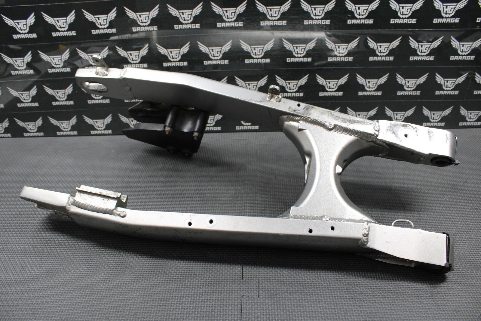09 KAWASAKI 09 - 20 KLX250S KLX250SF KLX300 OEM SWINGARM SWING ARM SUSPENSION GOOD - hggarage