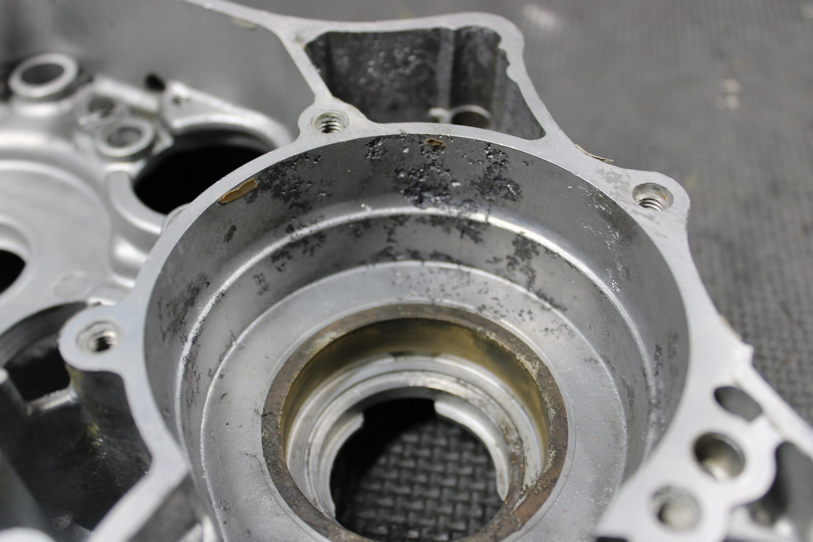 2001 KAWASAKI 01 - 05 KX100 KX85 OEM LEFT RIGHT ENGINE MOTOR CRANKCASE CRANK CASES - hggarage