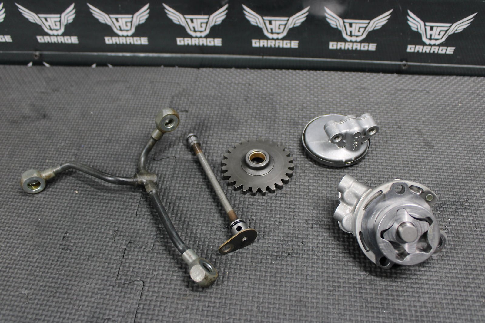 2002 Yamaha YZ400F YZ426F OEM Engine Motor Oil Pump Assembly Line Gear Strainer - hggarage