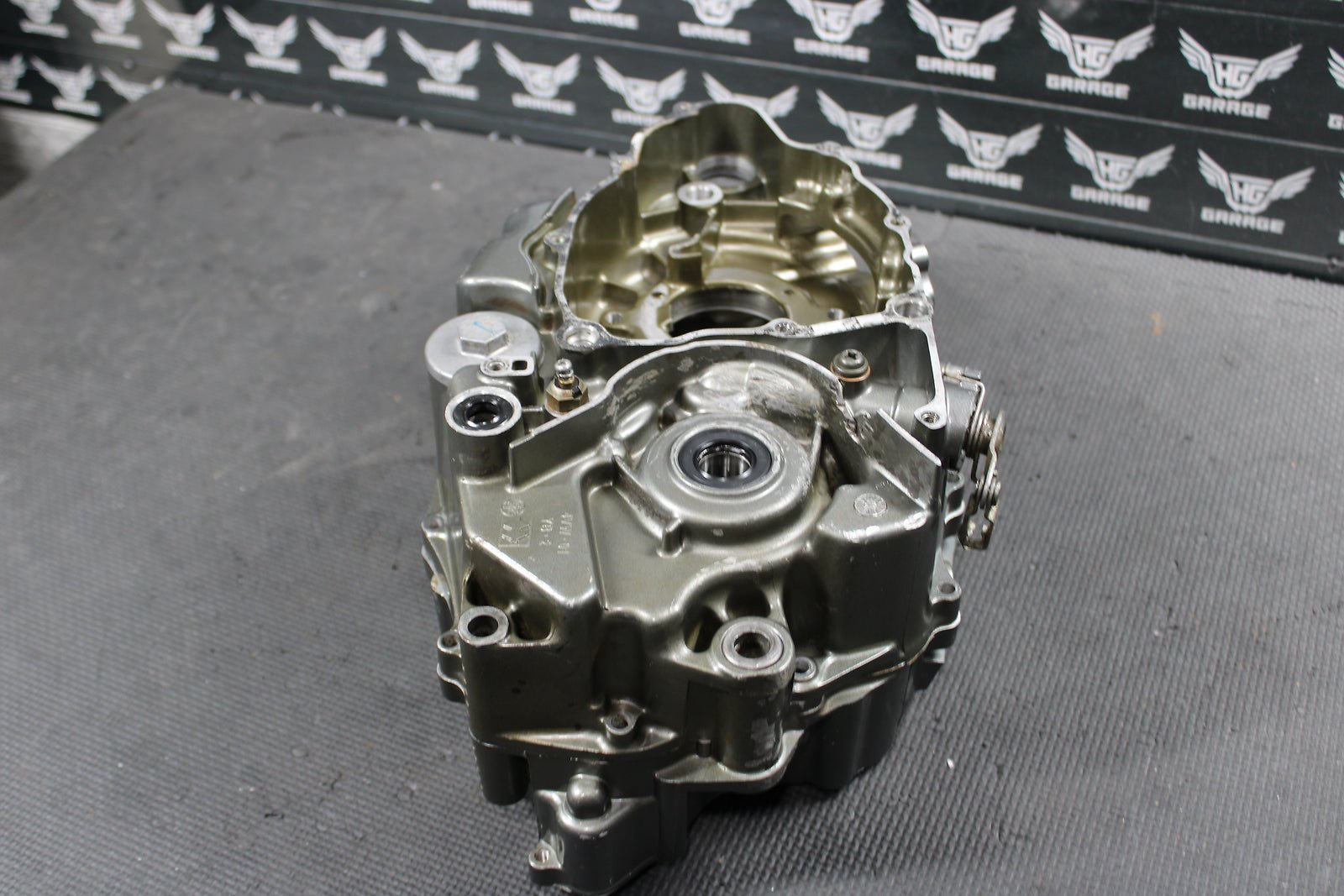 2001 YAMAHA TTR225 OEM LEFT RIGHT ENGINE MOTOR CRANKCASE CRANK CASES BLOCK - hggarage