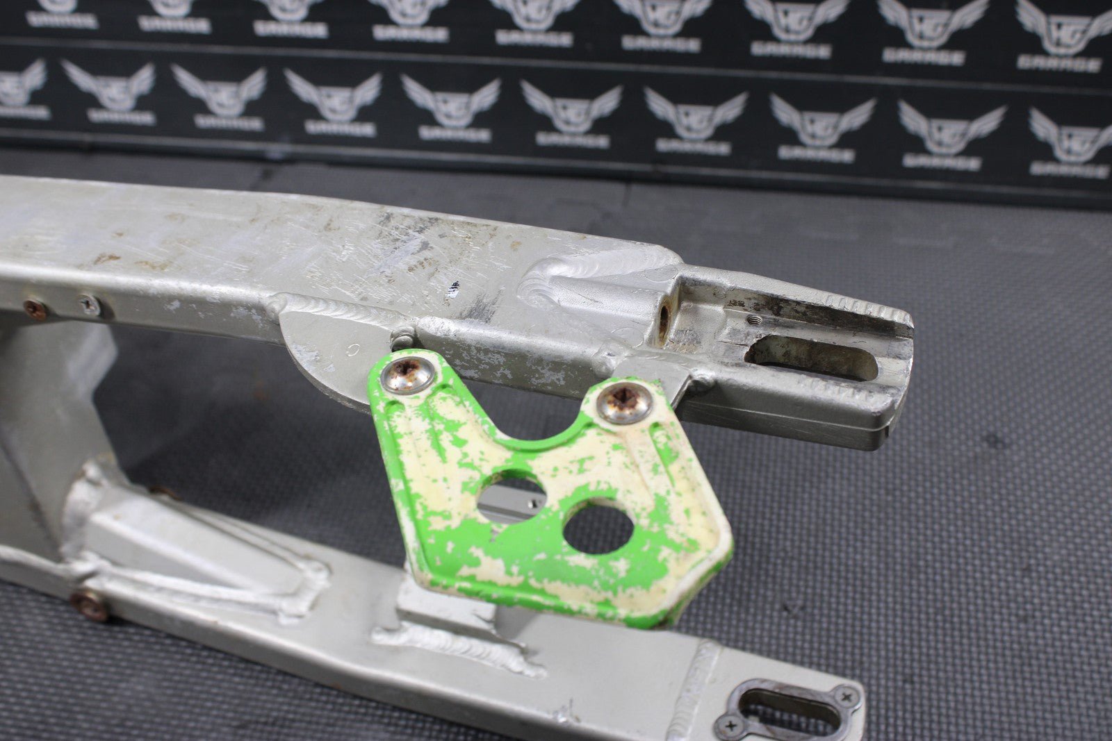 2001 KAWASAKI KX100 OEM SWINGARM SWING ARM SUSPENSION 33001 - 1543 - TX READ DESC! - hggarage