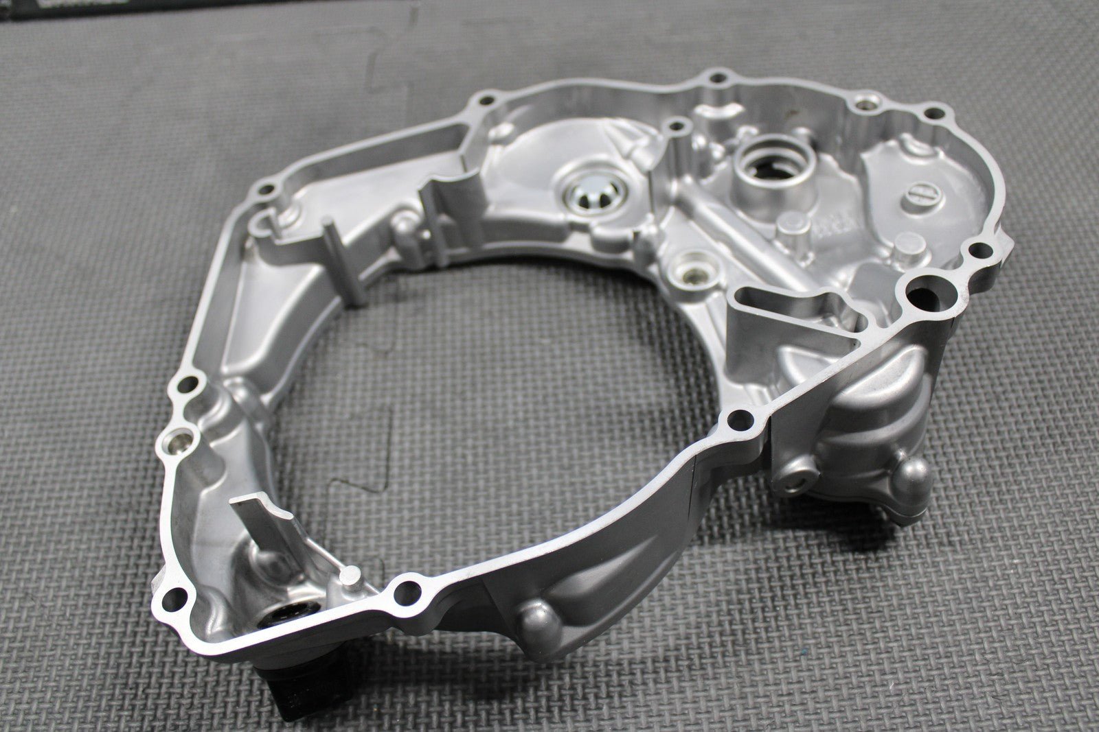 2020 YAMAHA YZ250F YZ250FX OEM RIGHT CASE INNER CLUTCH COVER B7B - 15431 - 00 - 00 - hggarage
