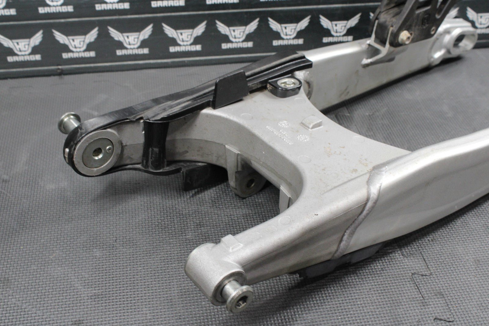 2013 HUSQVARNA TE511 OEM REAR SWINGARM SWING ARM SUSPENSION 8000H3158 READ DESC! - hggarage