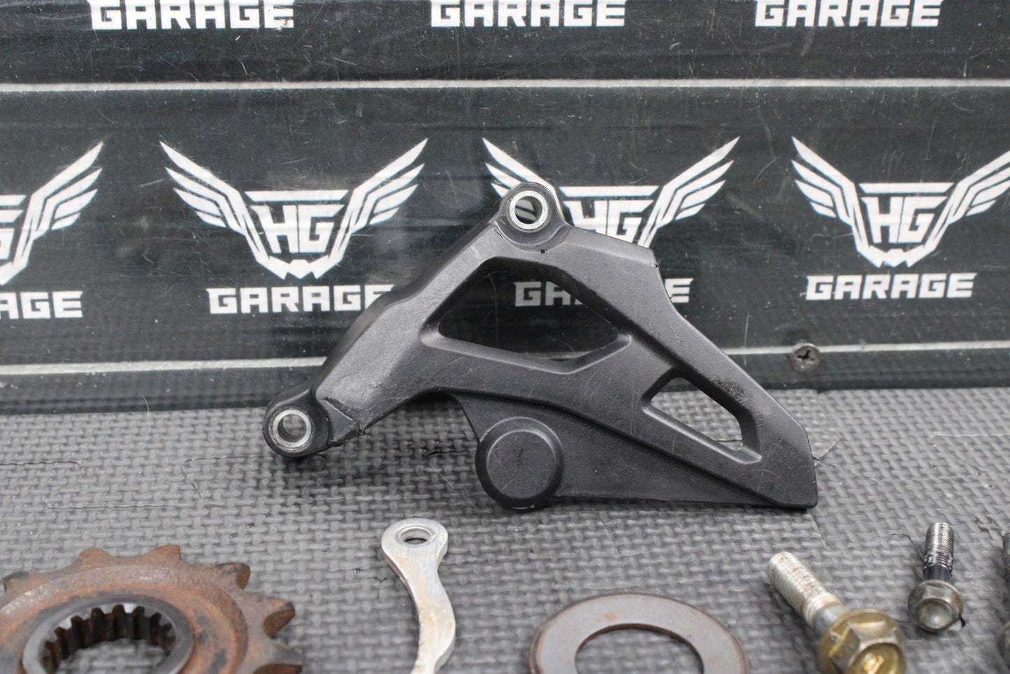 2018 HONDA CRF250R OEM MOTOR ENGINE FRONT SPROCKET COVER BOLT - hggarage