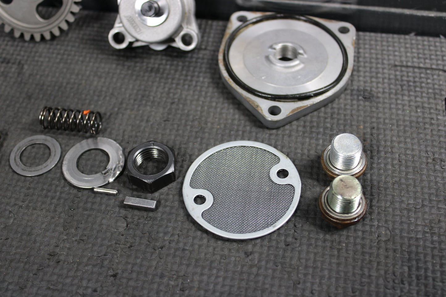 2004 SUZUKI DRZ125 OEM ENGINE MOTOR OIL PUMP COMPLETE ASSEMBLY 16400 - 42A01 - hggarage