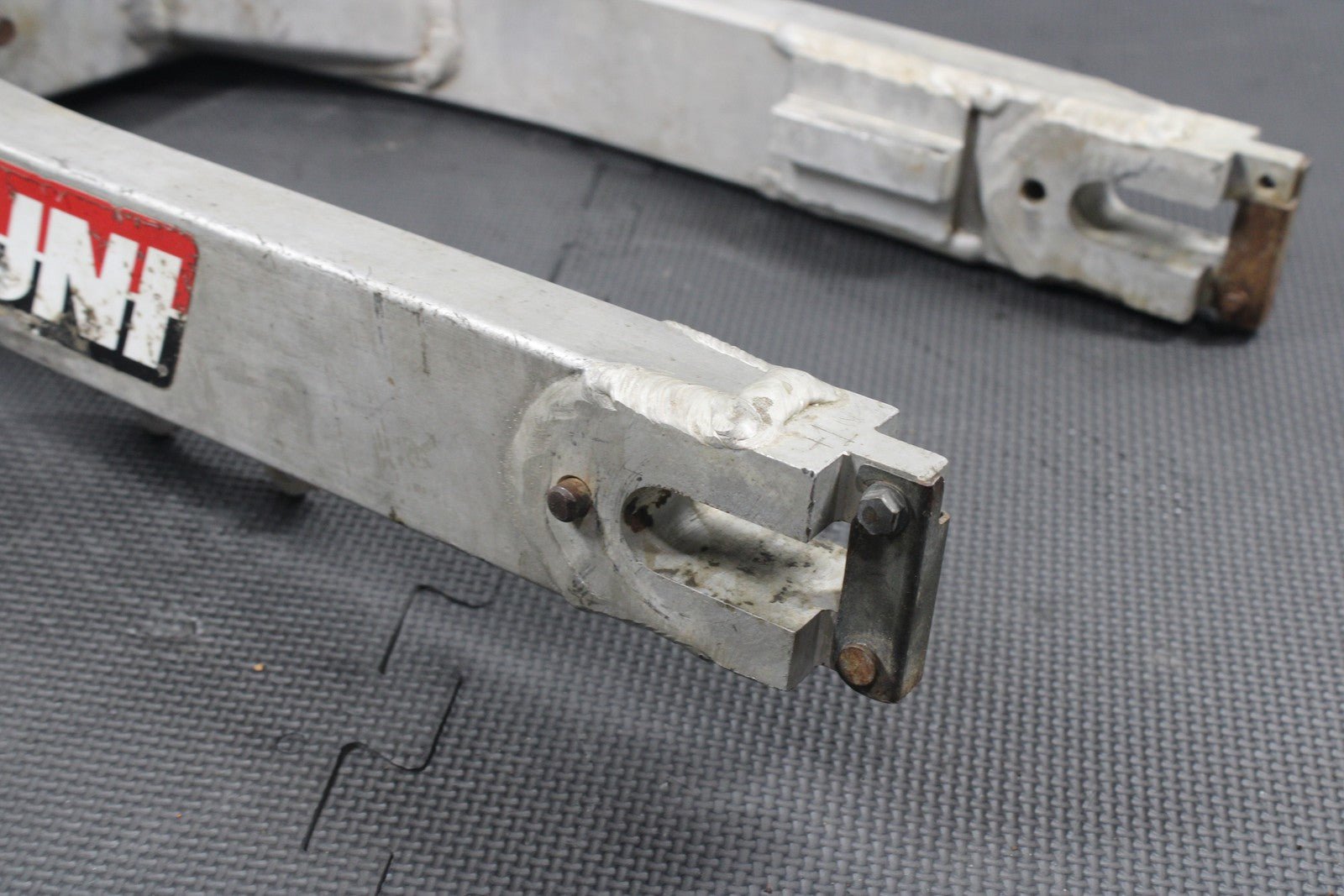 1986 KAWASAKI KDX200 OEM REAR SWINGARM SWING ARM SUSPENSION 33001 - 1259 - hggarage