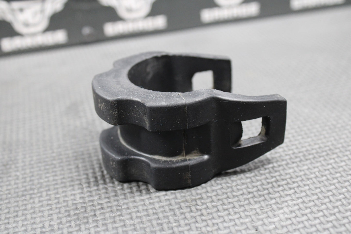 2002 HONDA XR200R 86 - 02 OEM GAS FUEL TANK SEAT FRAME DAMPER RUBBER MOUNTS GUARDS - hggarage